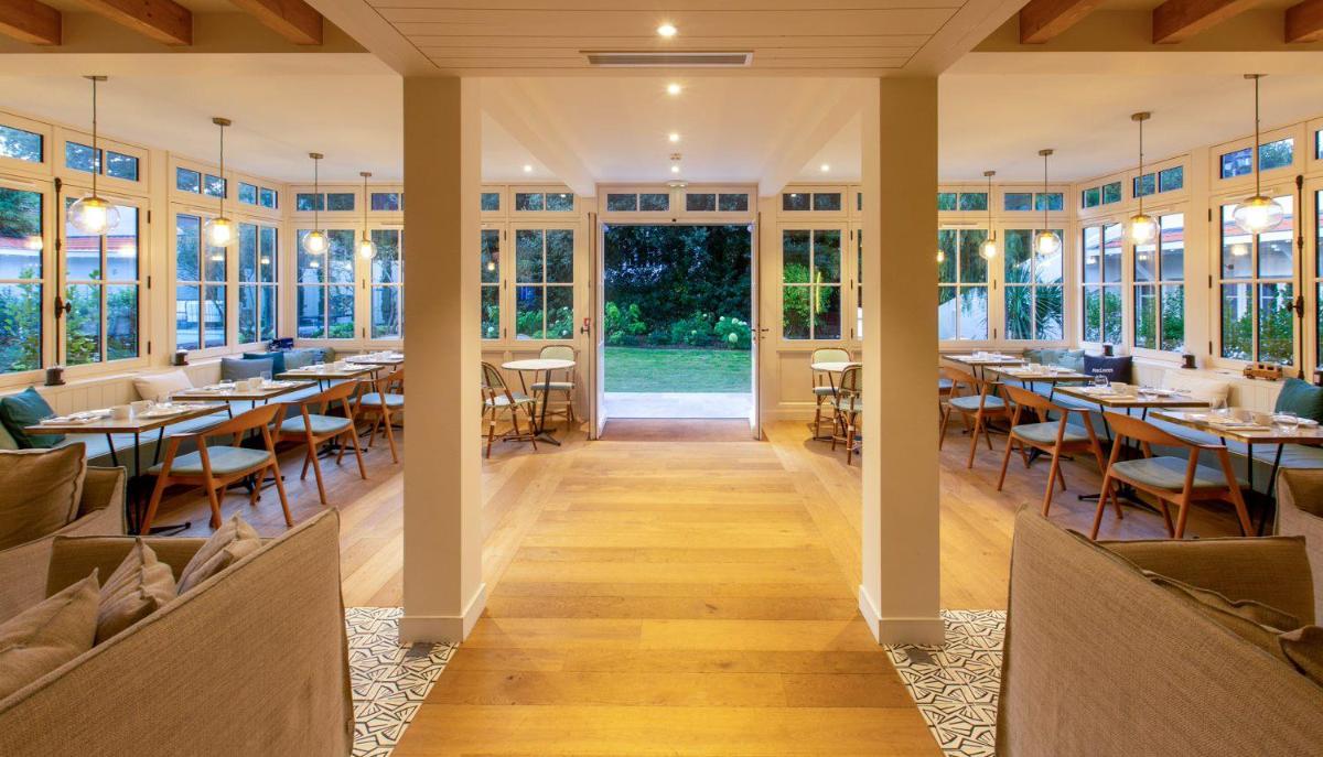 restaurant