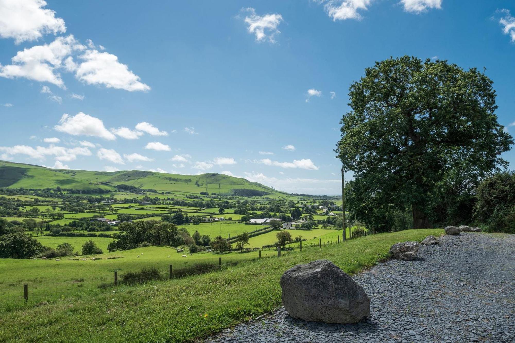 Cowshed Cottage with Log Burner & Shared Dog Field view 4