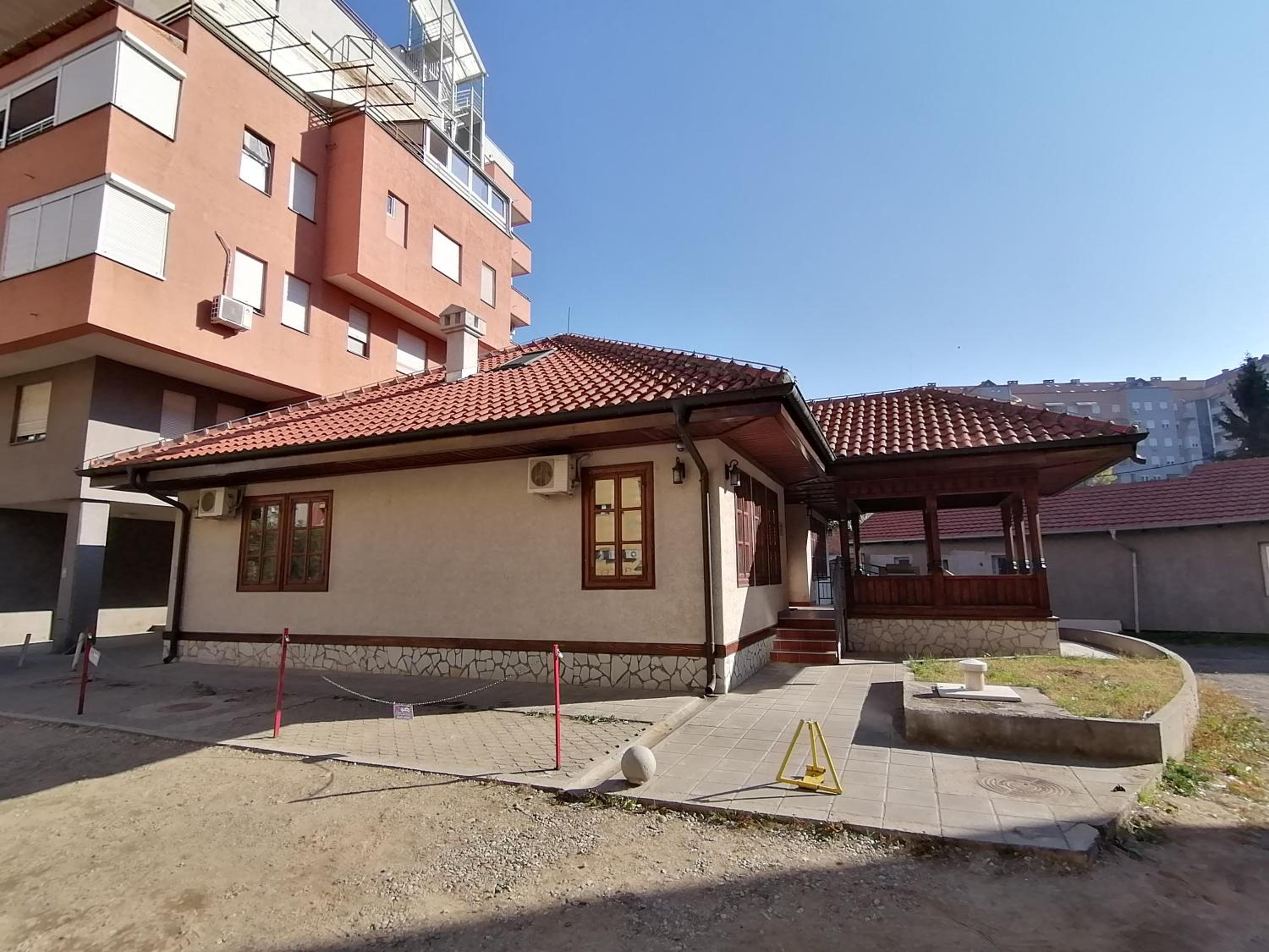 MON Accommodation free parking