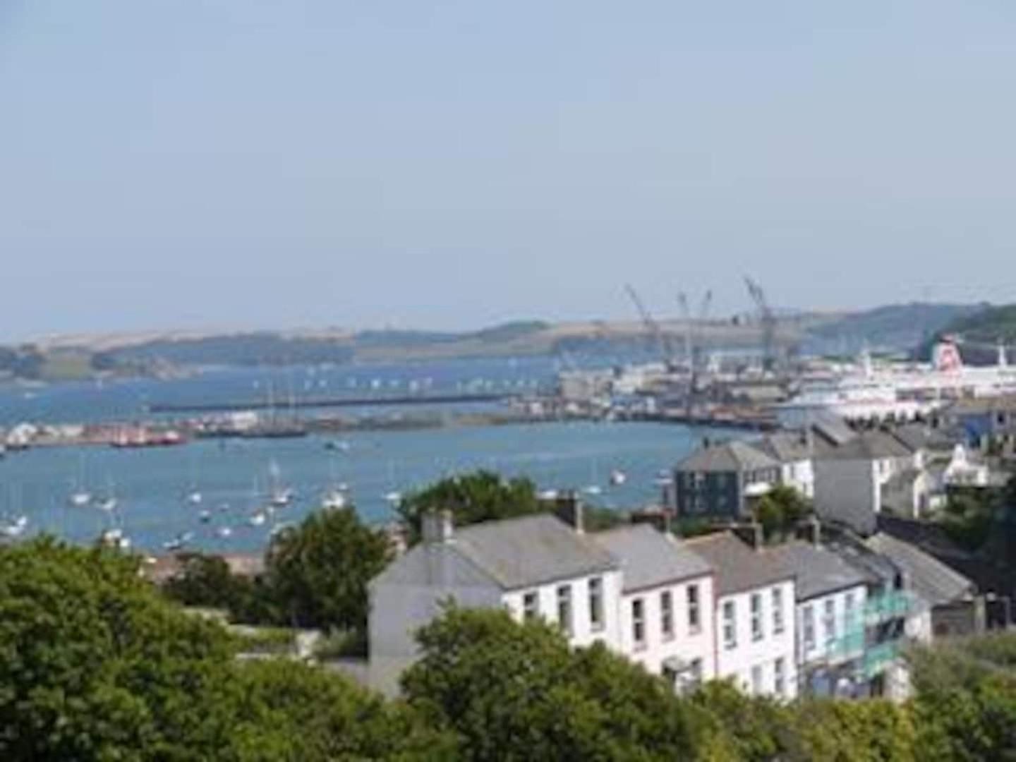 Ocean Breeze No 5, Seaview & Parking view 5