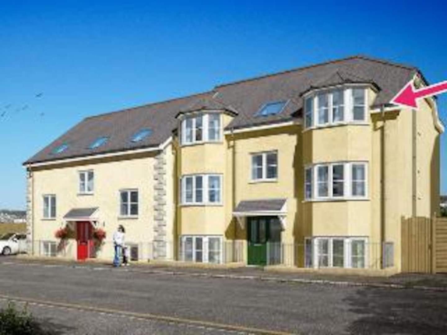 Ocean Breeze No 5, Seaview & Parking