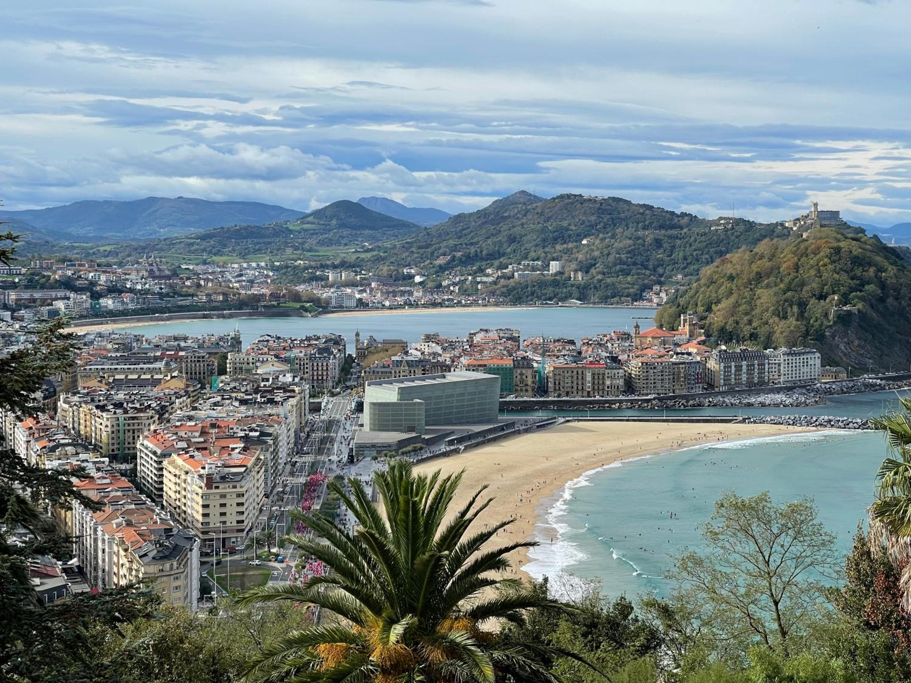 Usandizaga Apartment, Second line beach, free Parking