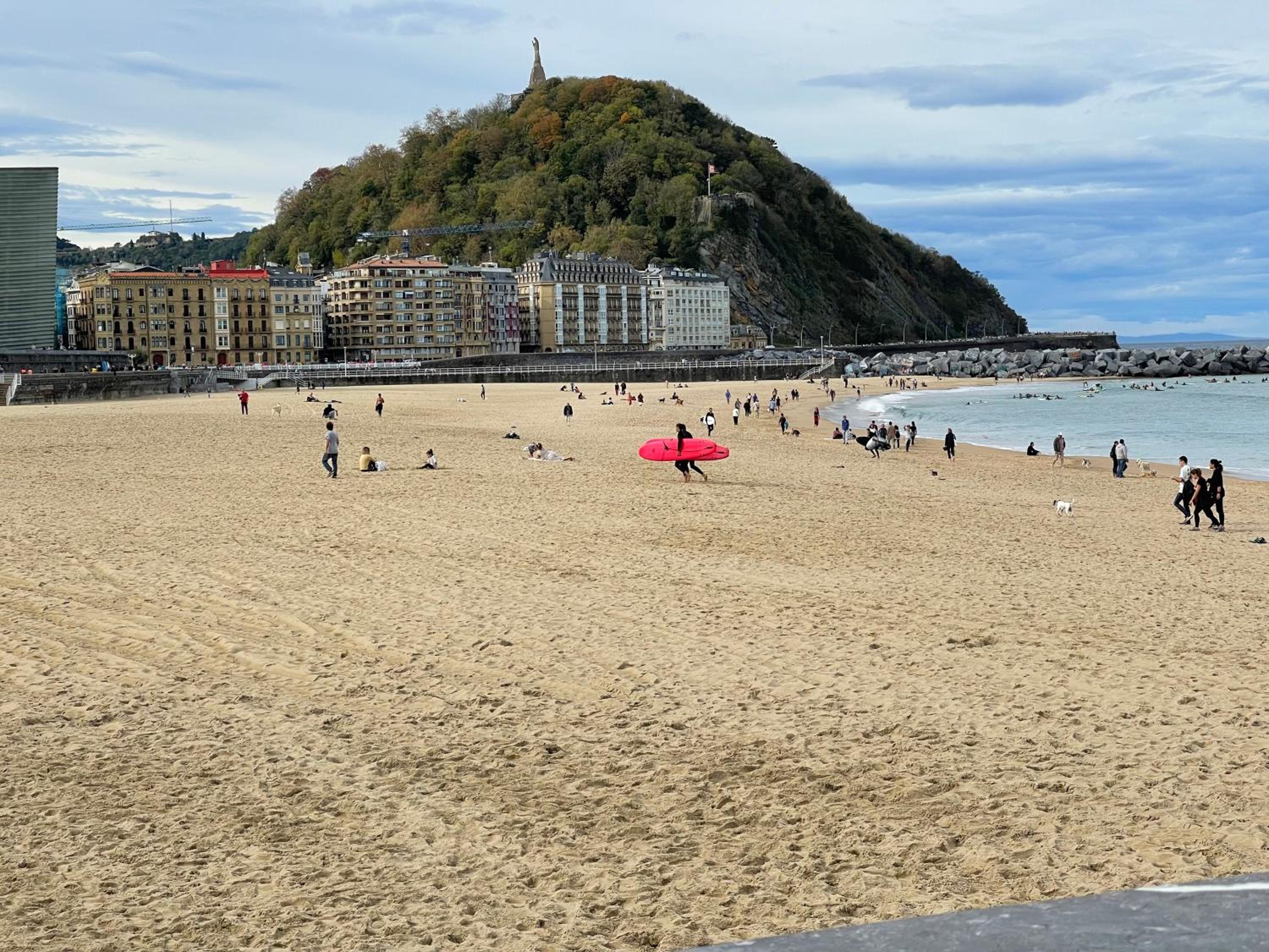 Usandizaga Apartment, Second line beach, free Parking