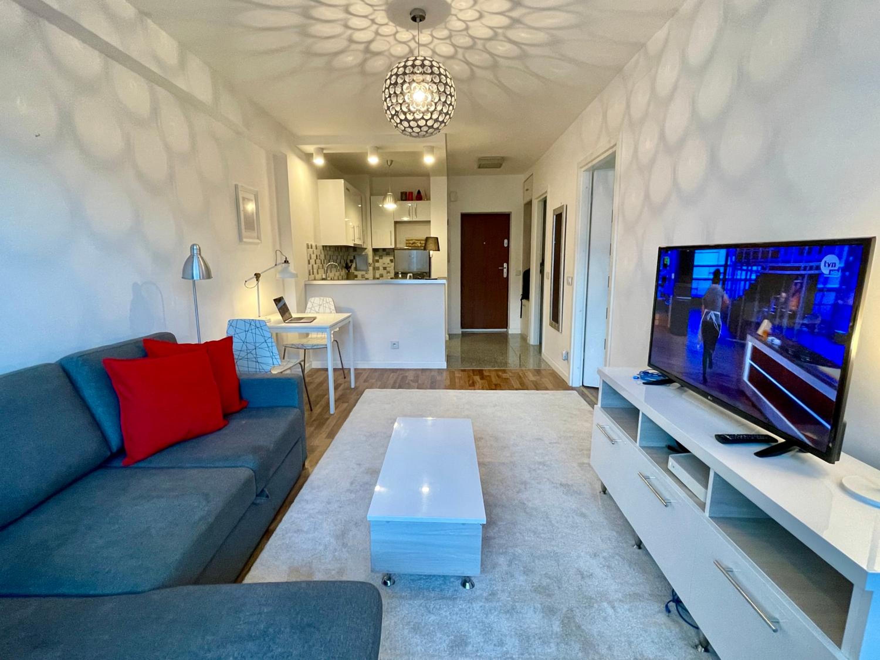 DECOR 2 Metro Fast WiFi 55’TV Netflix HBO Cozy view 3
