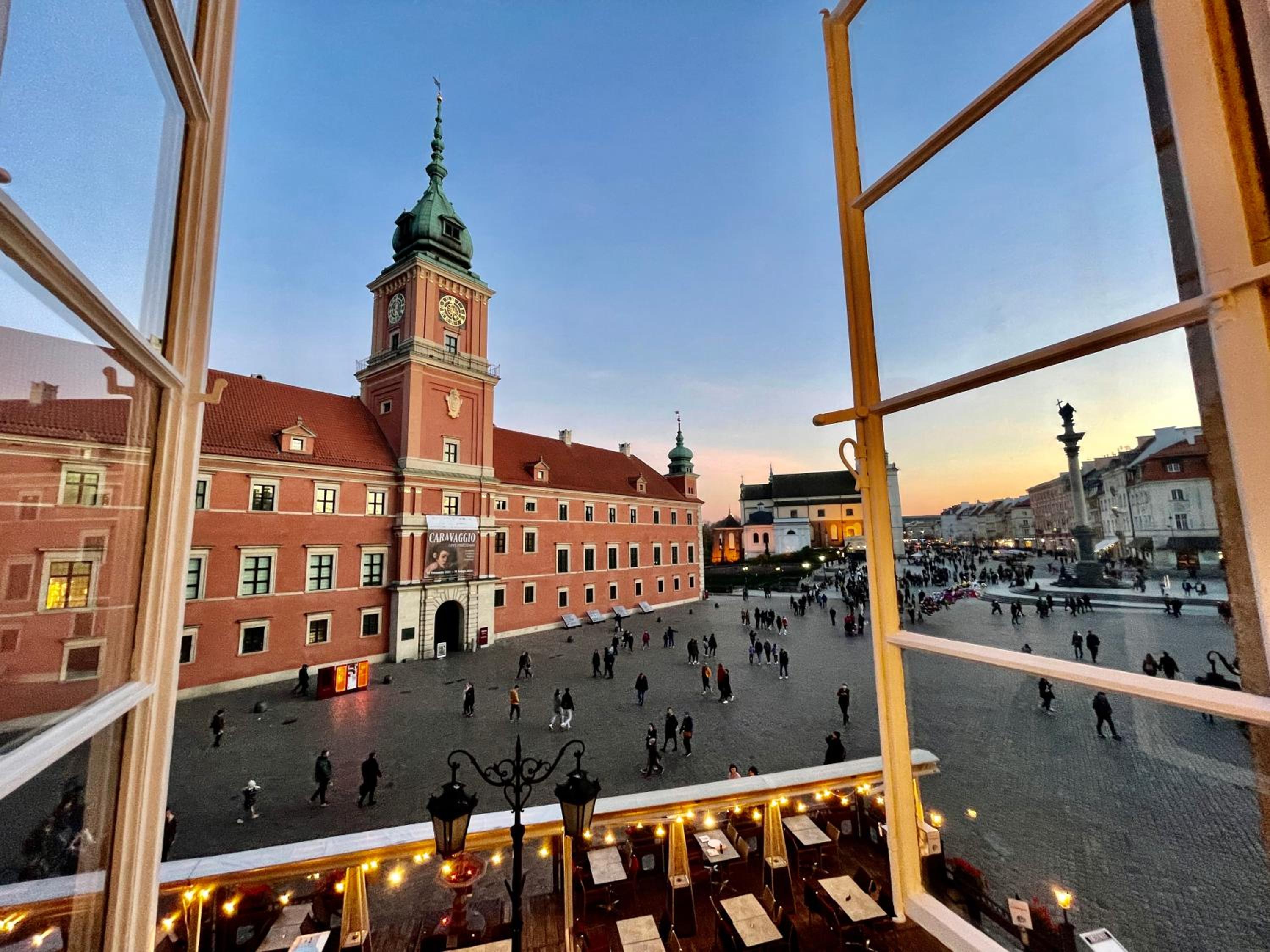 ROYAL 2 Old Town fast WiFi Netflix HBO AppleTV+ view 3