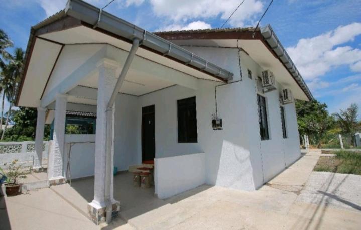 Roomstay Avoria YouTube Netflix photo 1