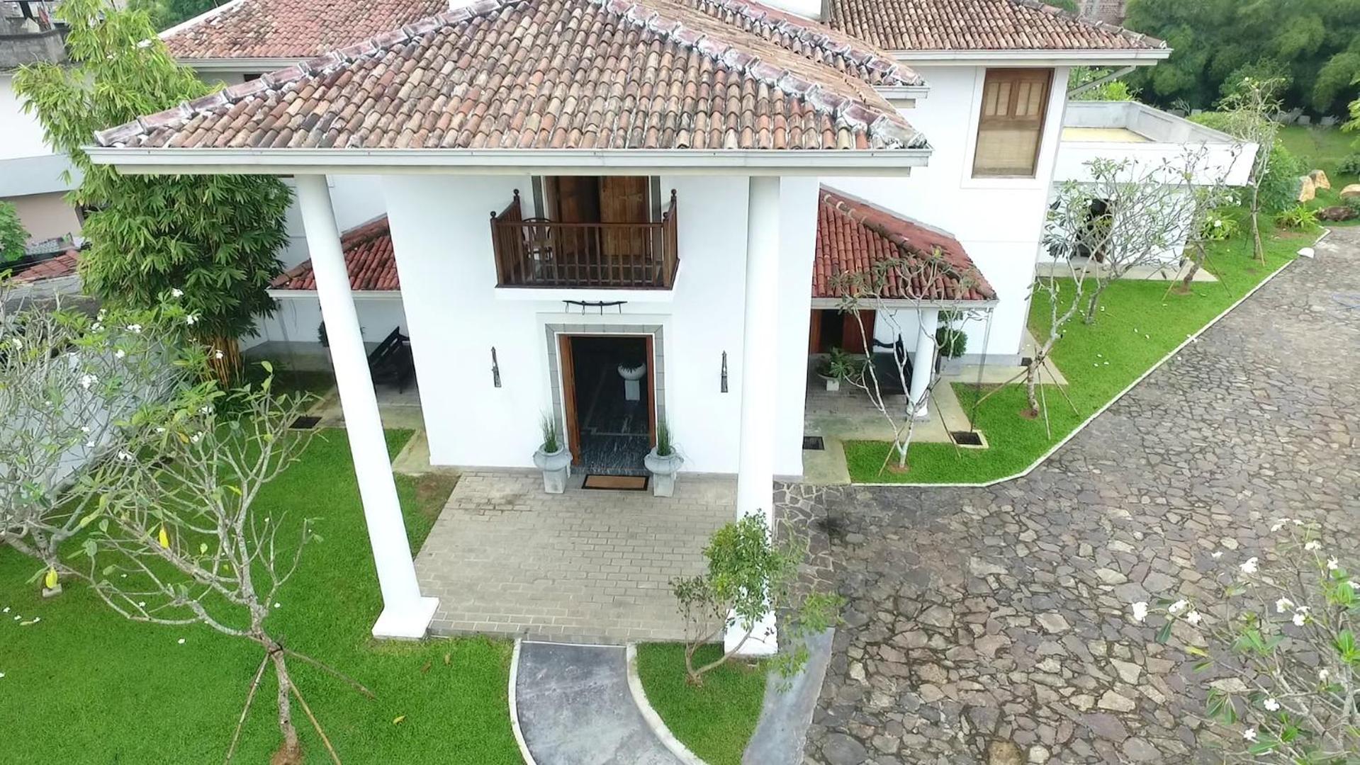 Villa White Queen Resort & Spa