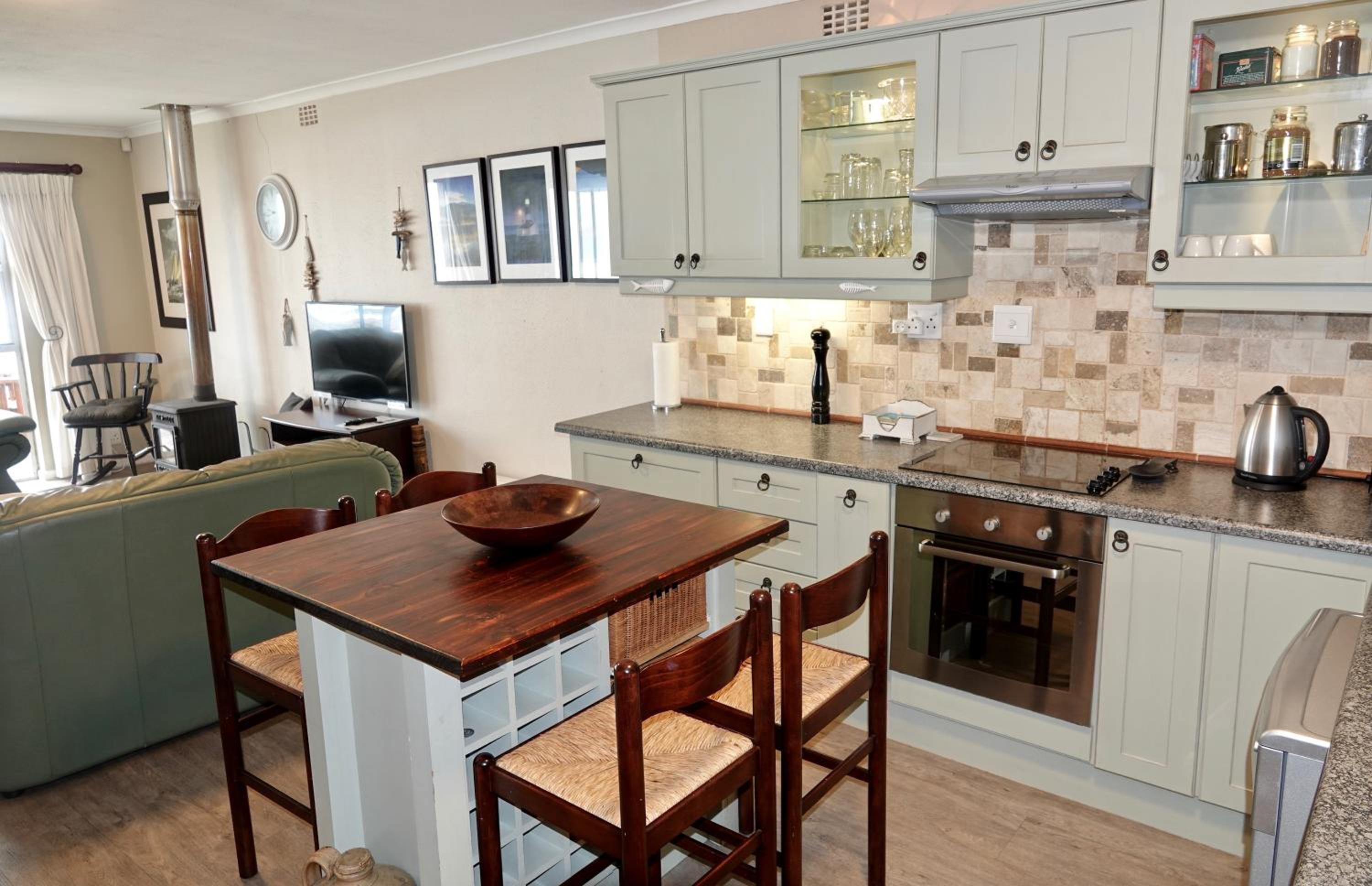 House 10-on-Sea view 5