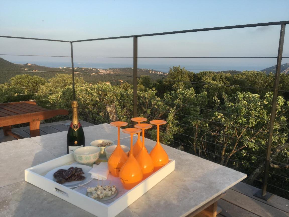 Sublime vue sur mer et montagne view 2