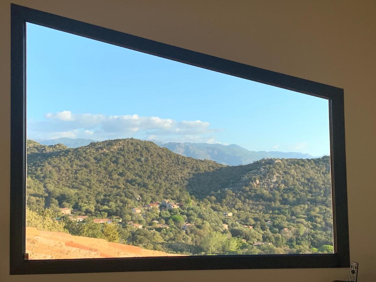 Sublime vue sur mer et montagne view 3