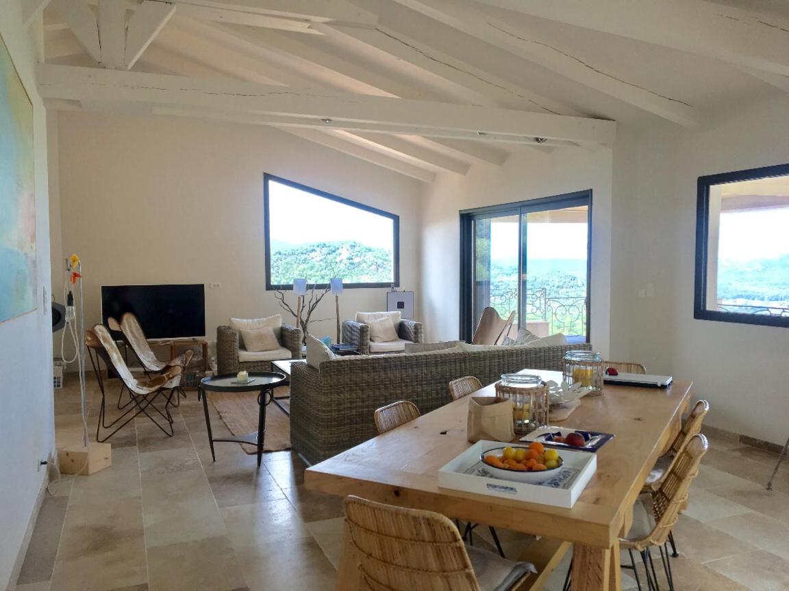 Sublime vue sur mer et montagne view 4