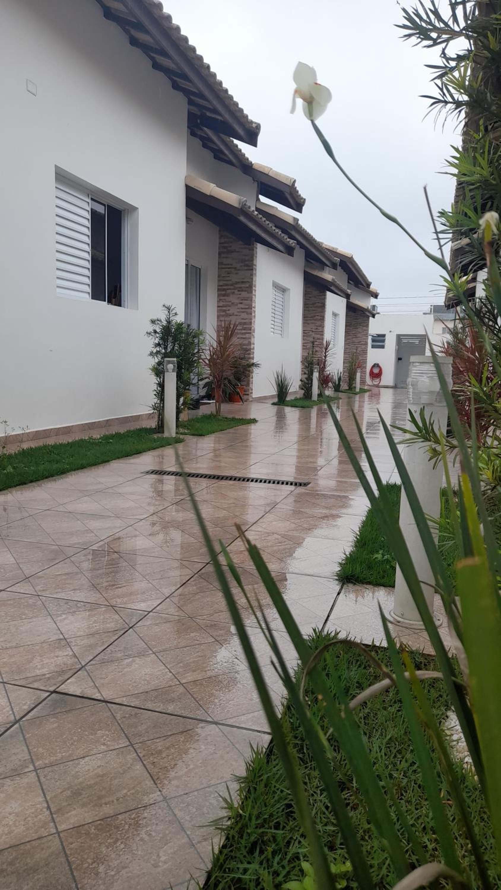 Casa nova em condominio com piscina e churrasqueira privativa