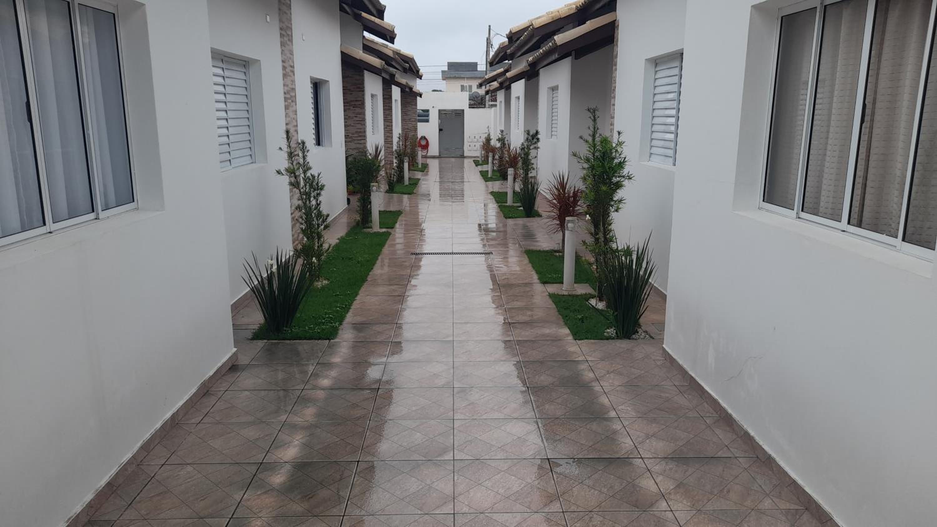 Casa nova em condominio com piscina e churrasqueira privativa