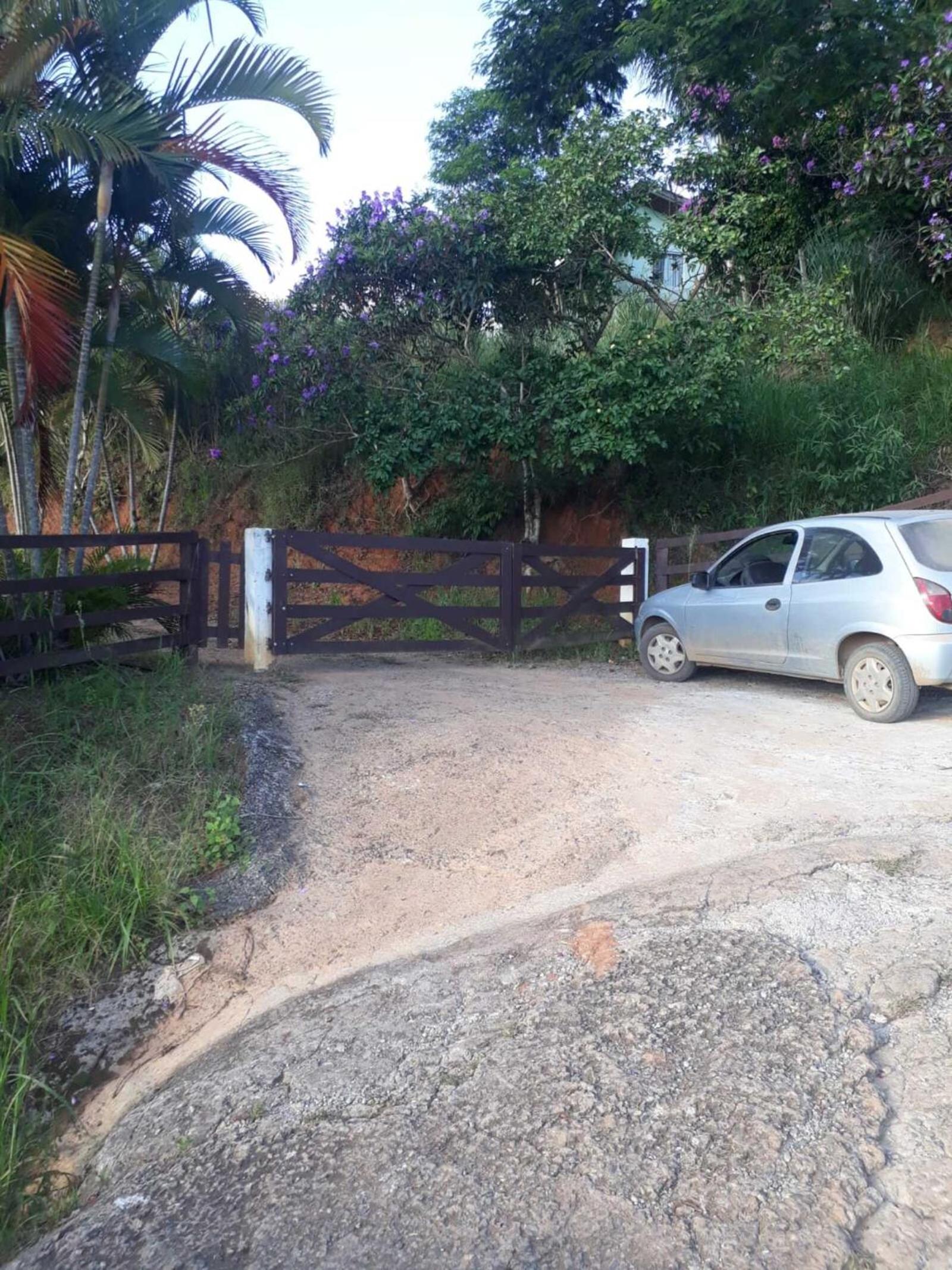MARAVILHOSO SÍTIO NA BEIRA DA REPRESA