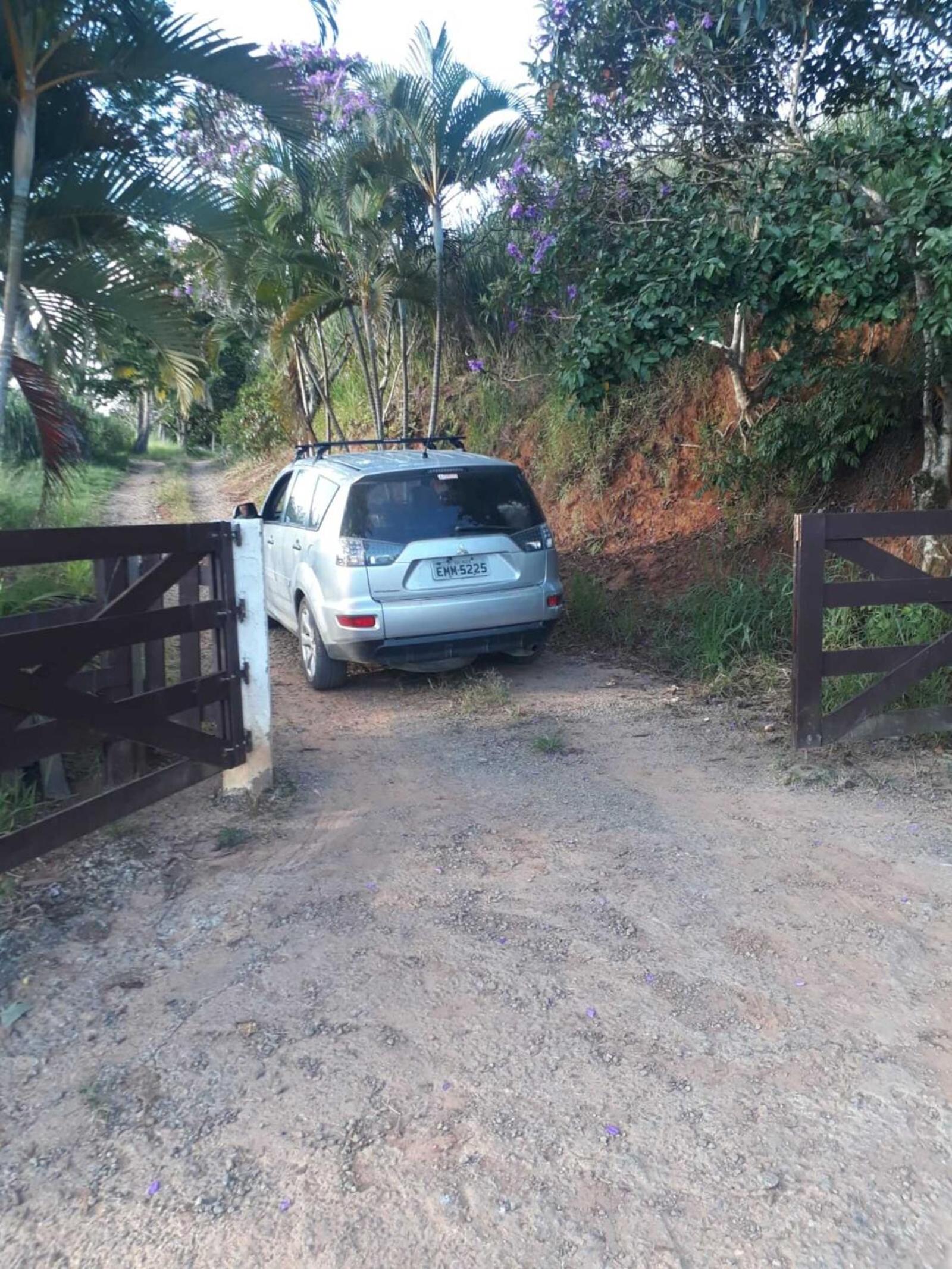 MARAVILHOSO SÍTIO NA BEIRA DA REPRESA
