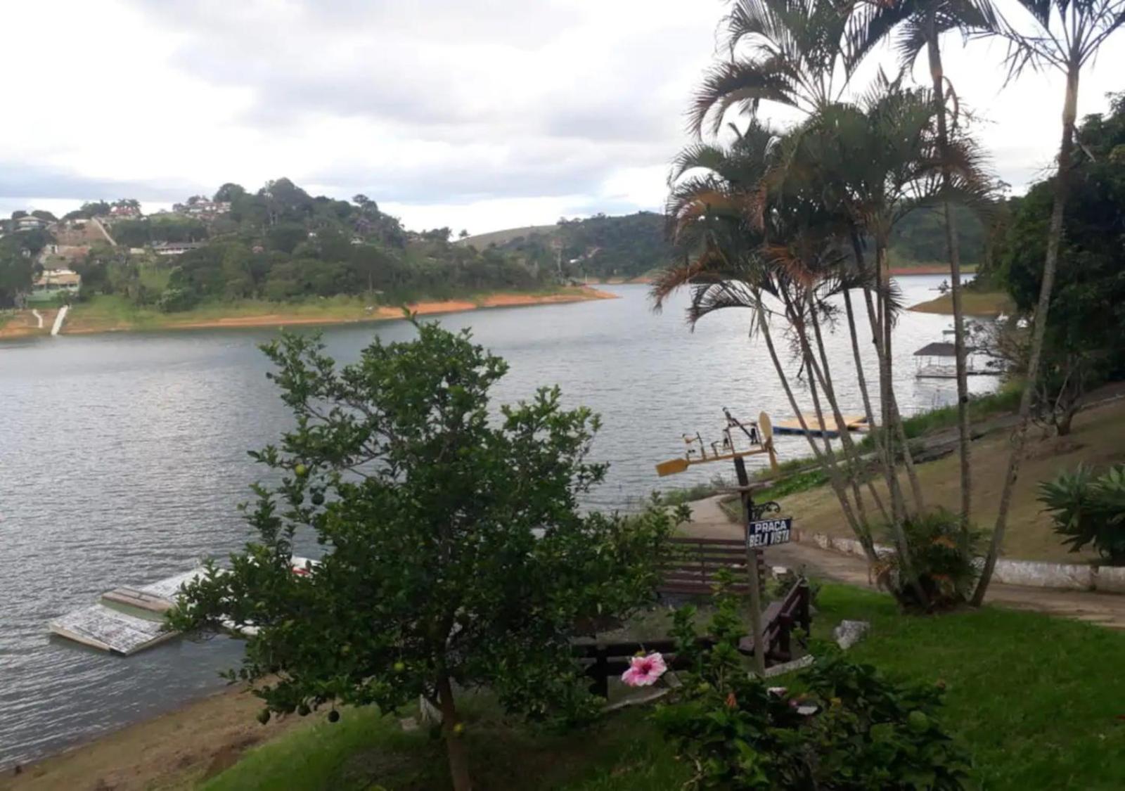MARAVILHOSO SÍTIO NA BEIRA DA REPRESA