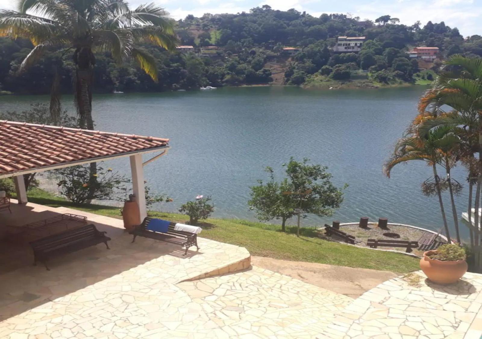 MARAVILHOSO SÍTIO NA BEIRA DA REPRESA