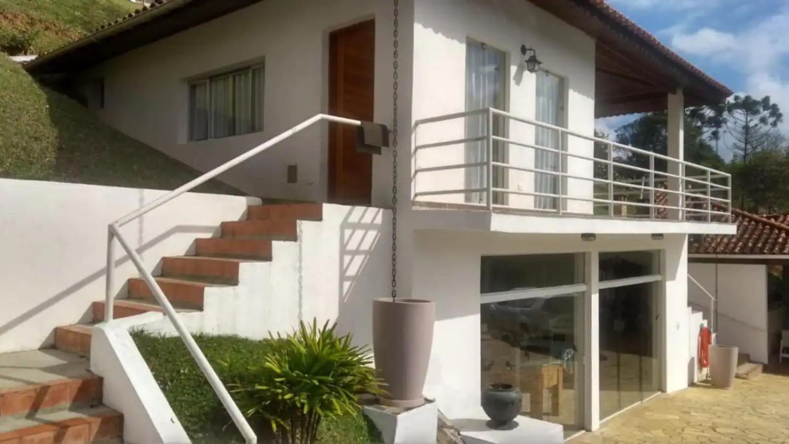 MARAVILHOSO SÍTIO NA BEIRA DA REPRESA
