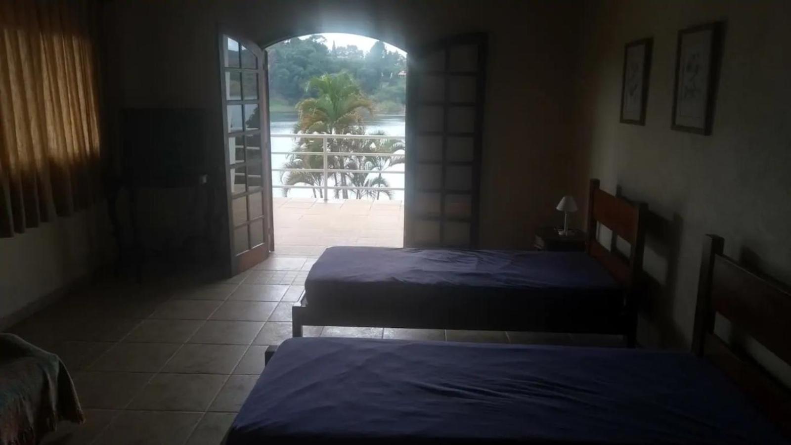 MARAVILHOSO SÍTIO NA BEIRA DA REPRESA