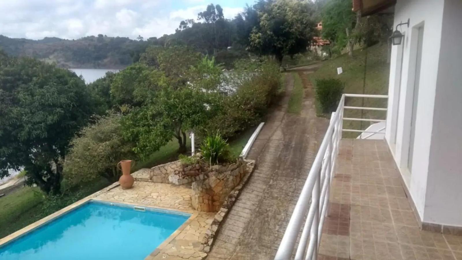 MARAVILHOSO SÍTIO NA BEIRA DA REPRESA