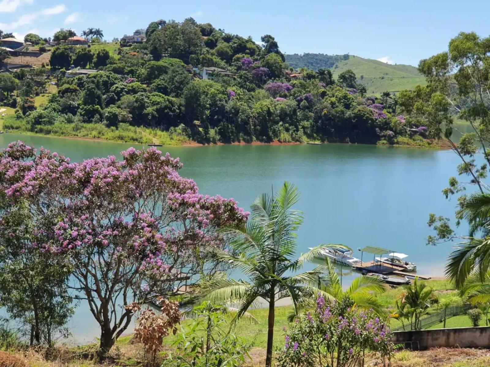 MARAVILHOSO SÍTIO NA BEIRA DA REPRESA