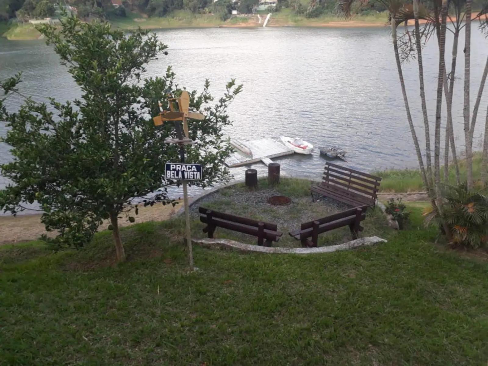 MARAVILHOSO SÍTIO NA BEIRA DA REPRESA