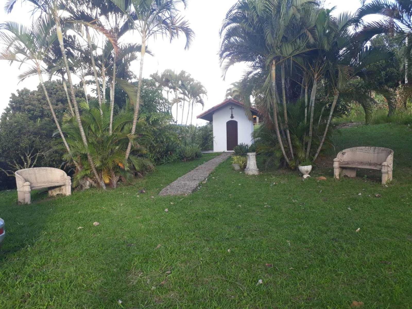 MARAVILHOSO SÍTIO NA BEIRA DA REPRESA