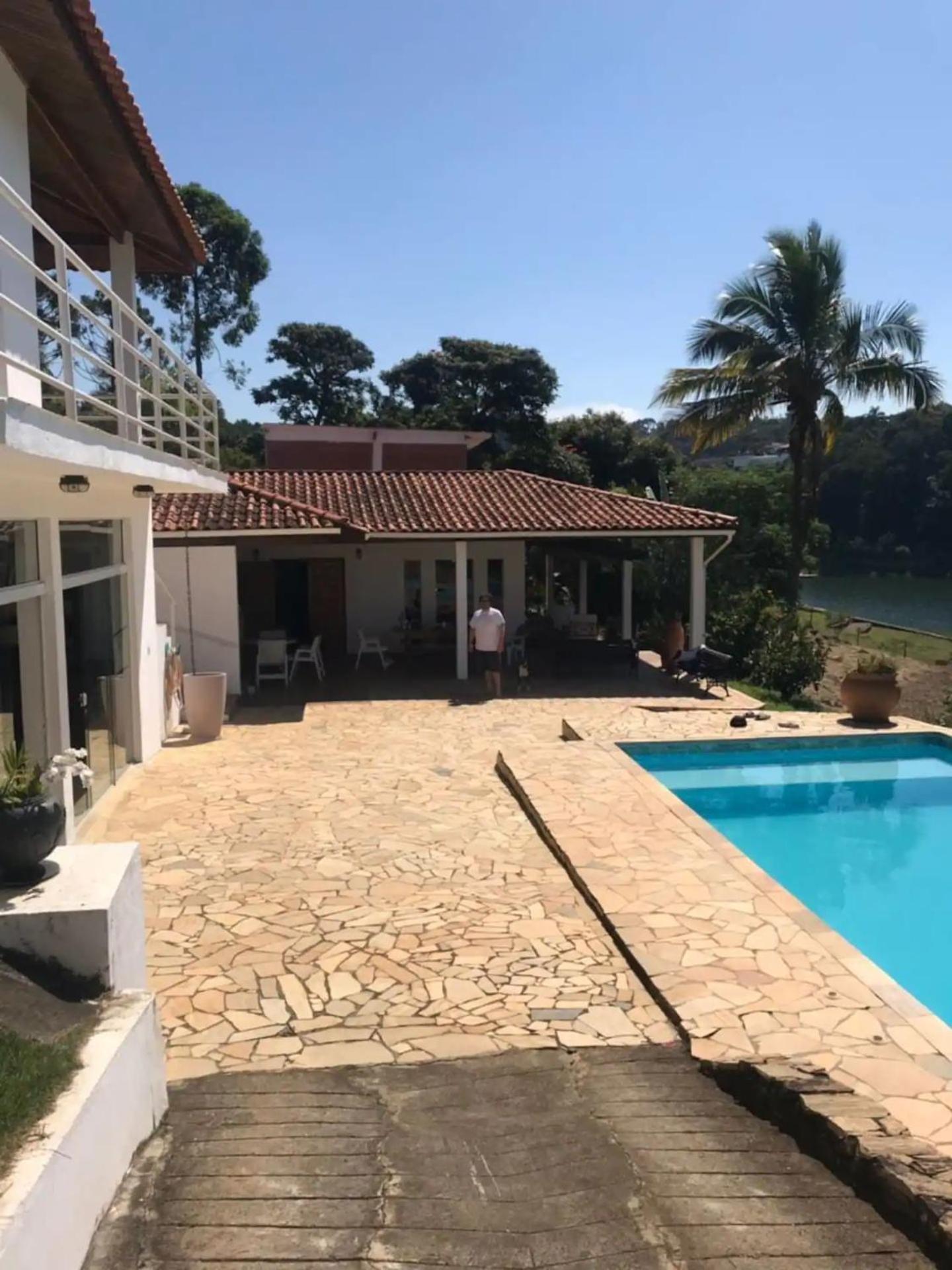 MARAVILHOSO SÍTIO NA BEIRA DA REPRESA
