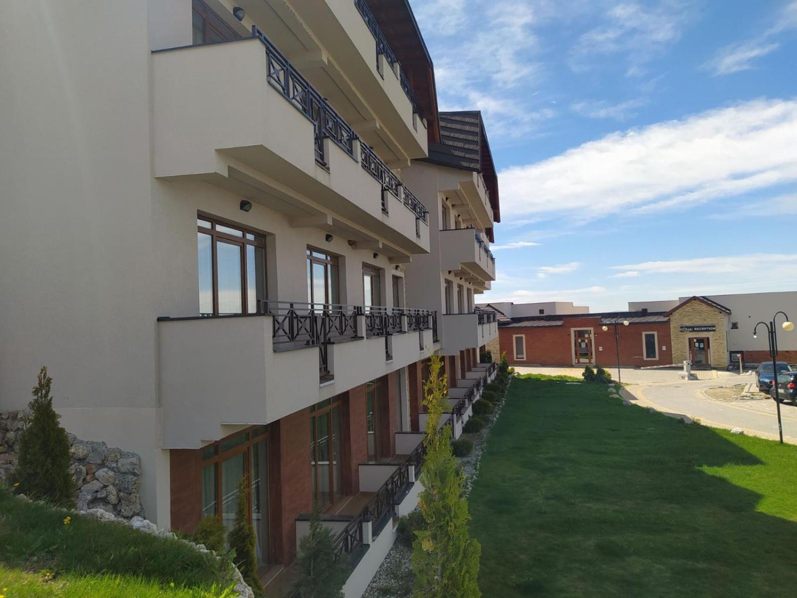 Milmari Premier 13 view 4