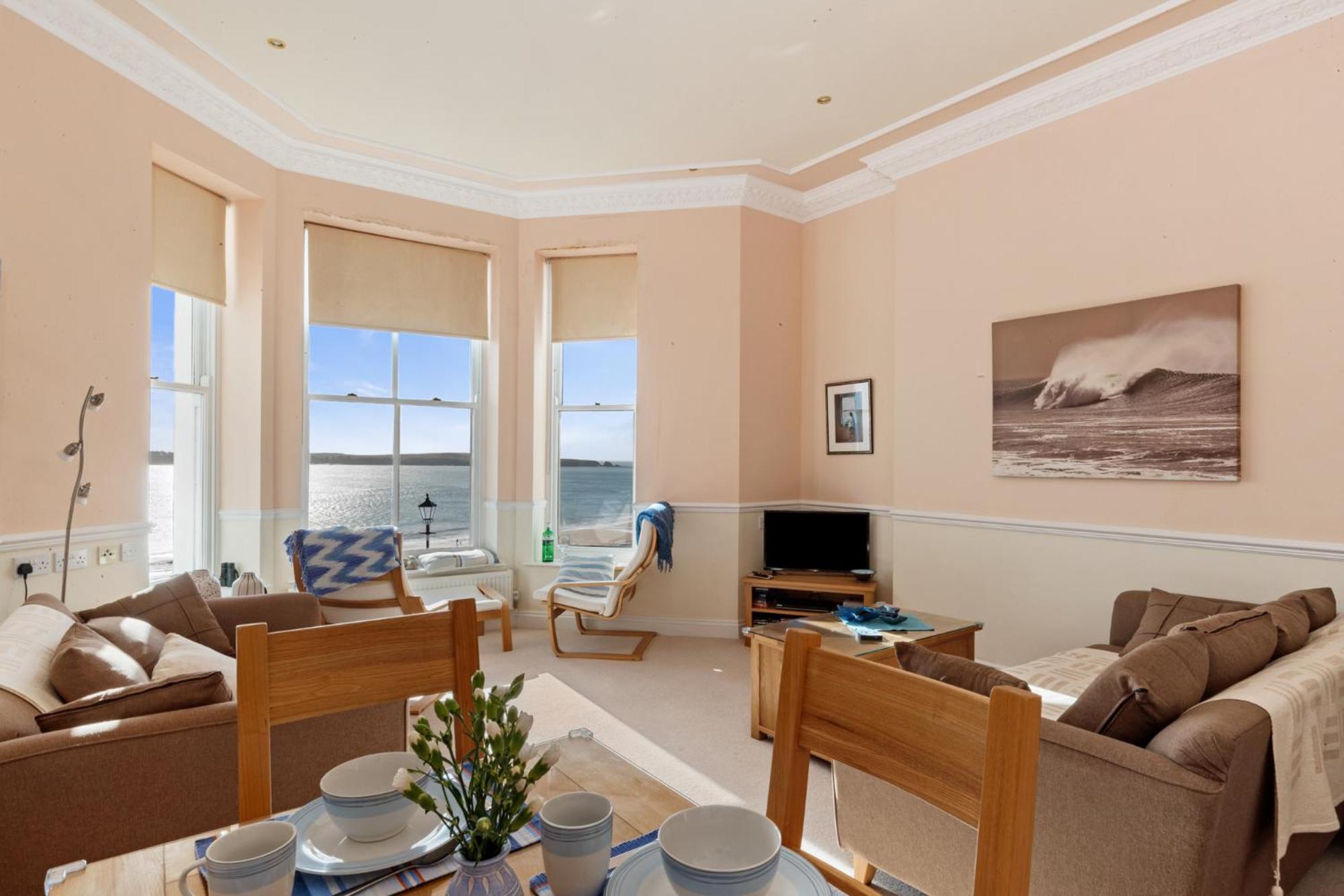 7 South Beach Court - Sea Front Apartment with Spectacular Sea Views view 3