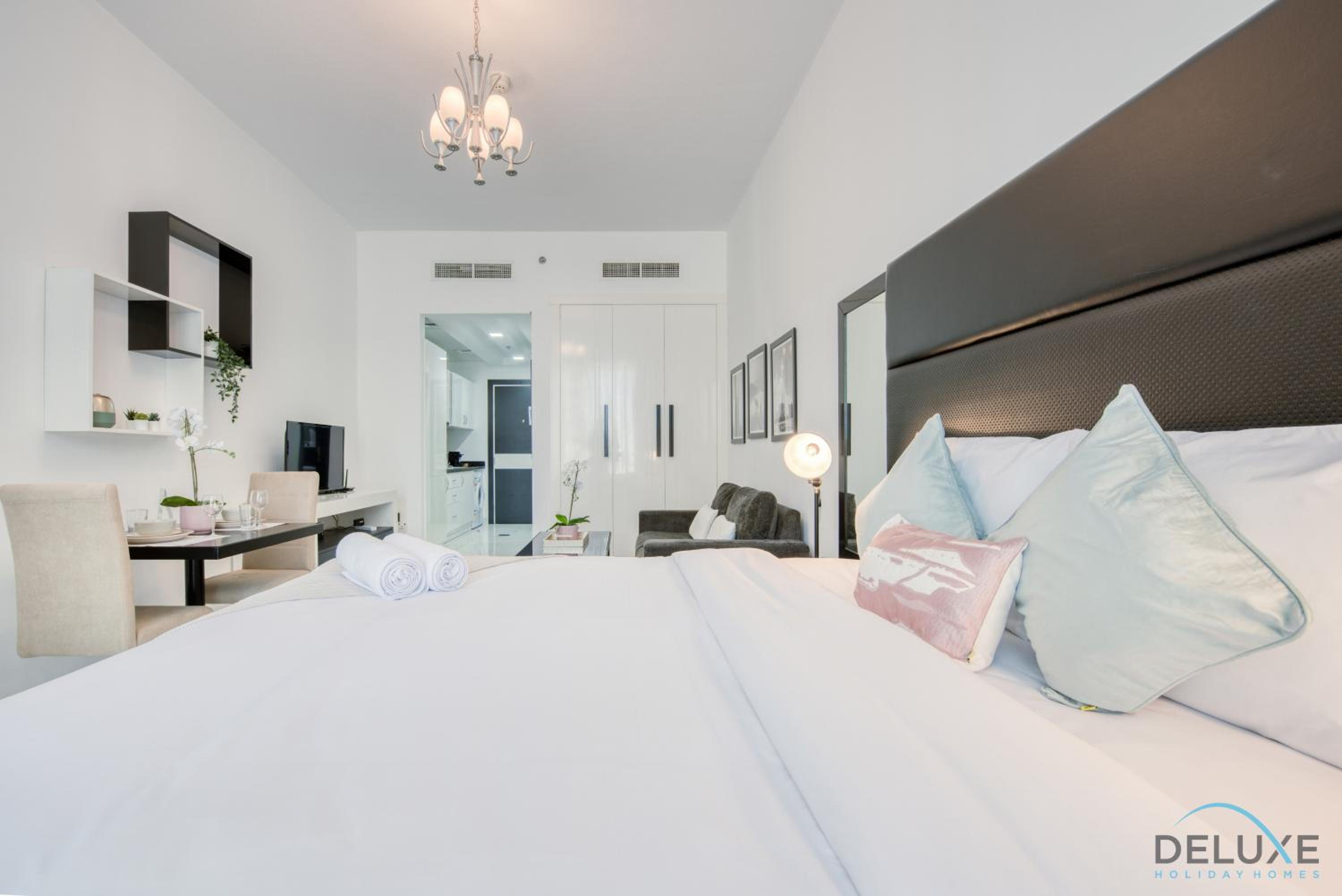 Radiant Studio at Giovanni Boutique Suites DSC by Deluxe Holiday Homes