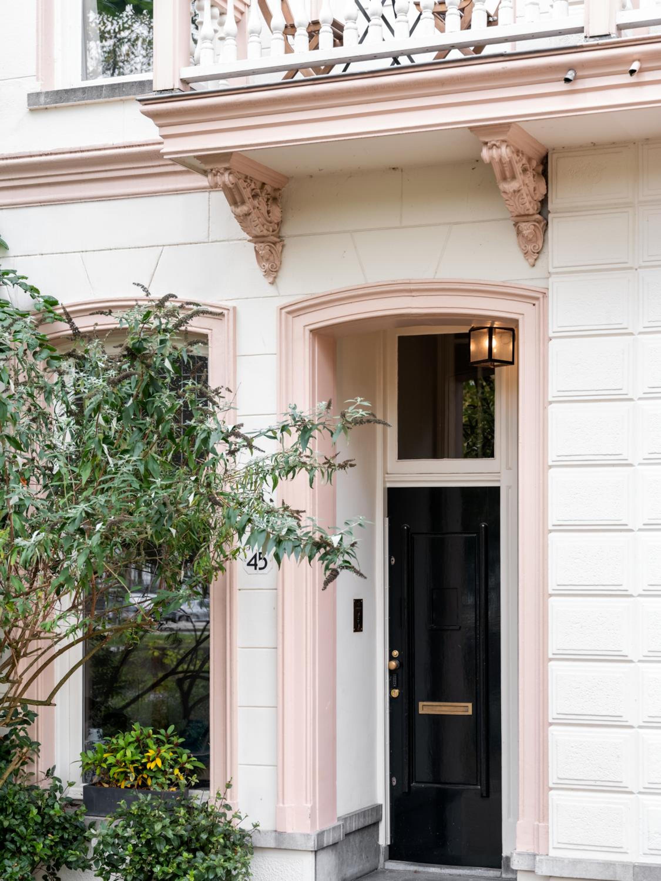 Spinoza Suites