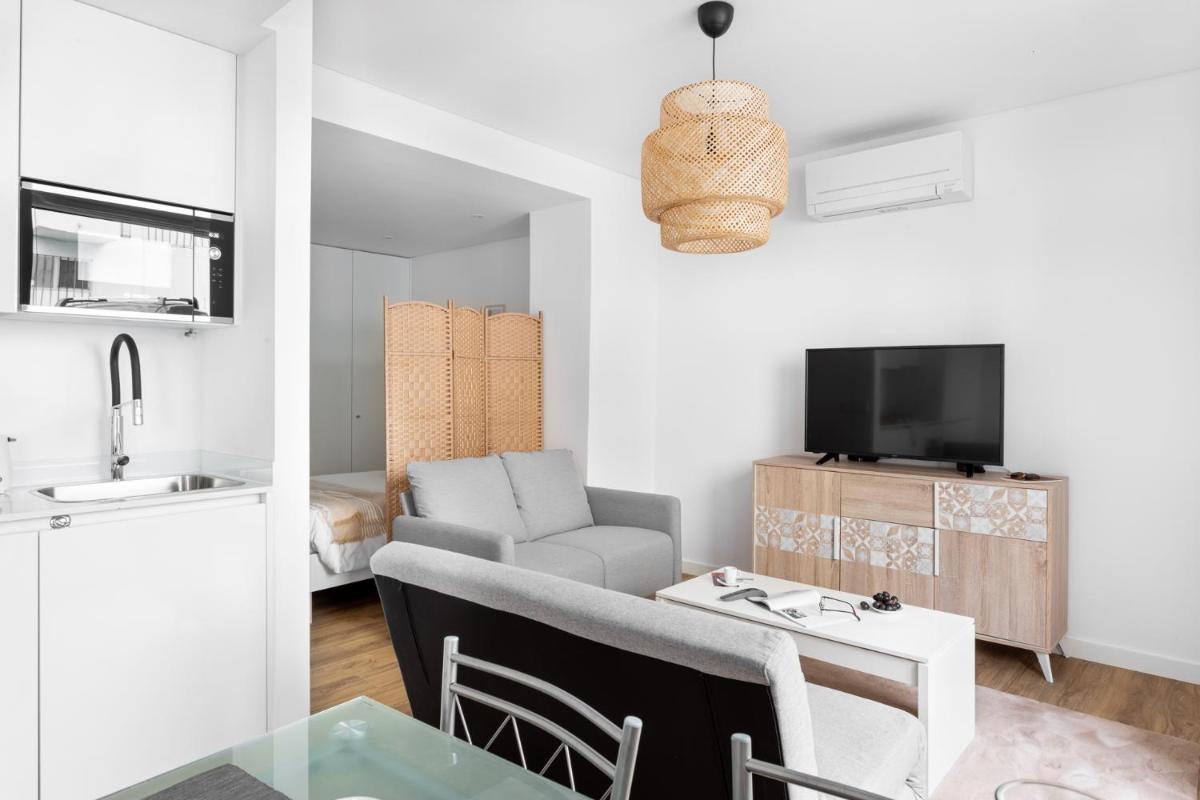 ALTIDO Modern Central Self-Check In Studio in Estrela view 5