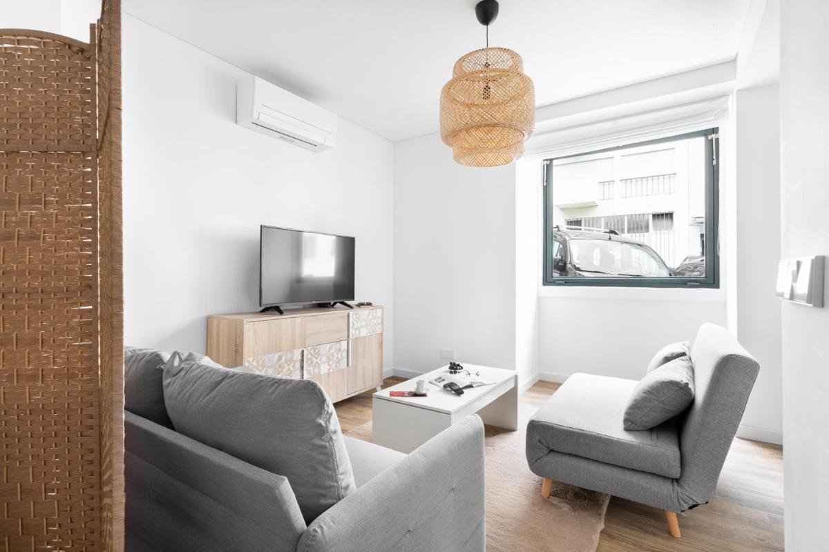 ALTIDO Modern Central Self-Check In Studio in Estrela view 3