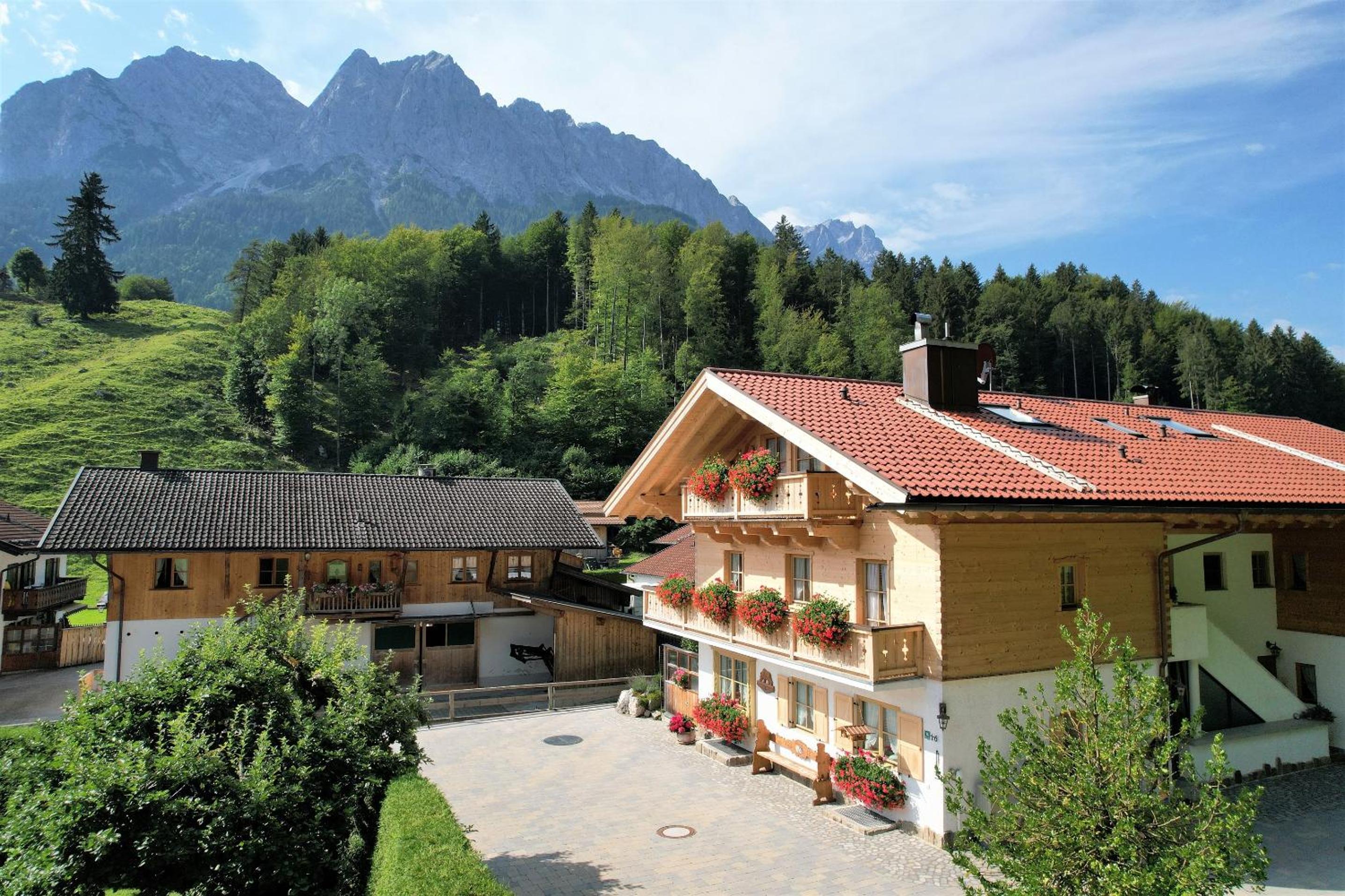 Ferienwohnungen Pfanzelter view 2