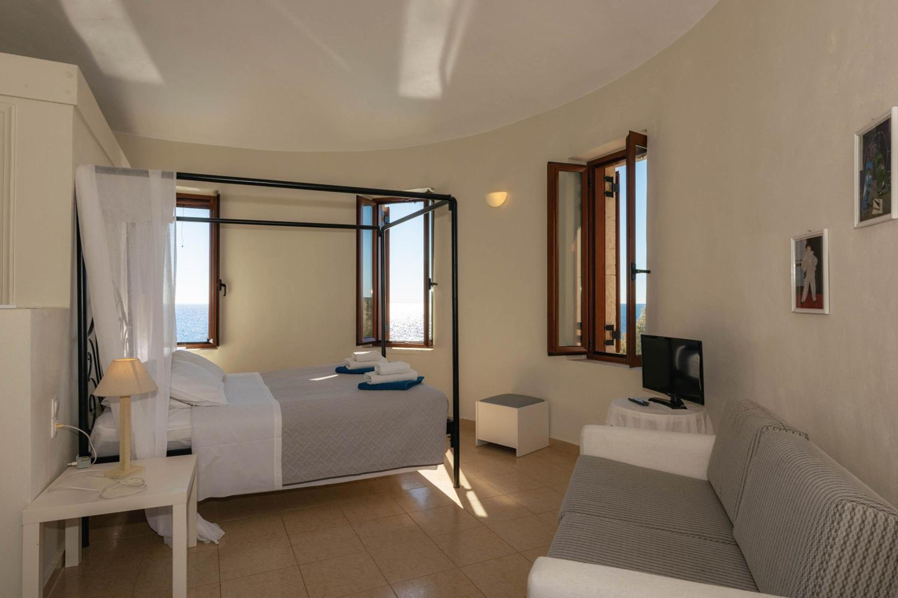 Armonia Seaside Villas