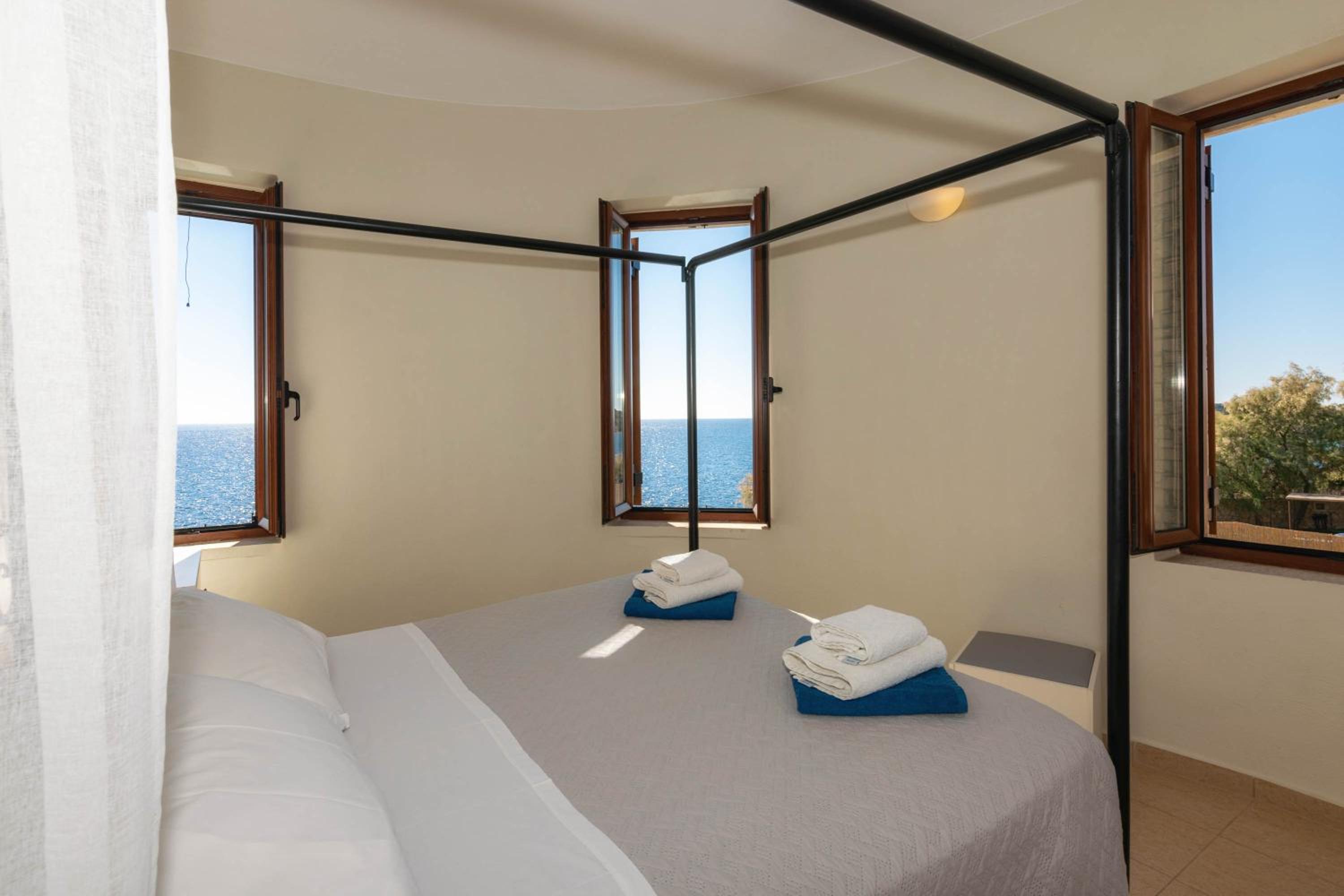 Armonia Seaside Villas