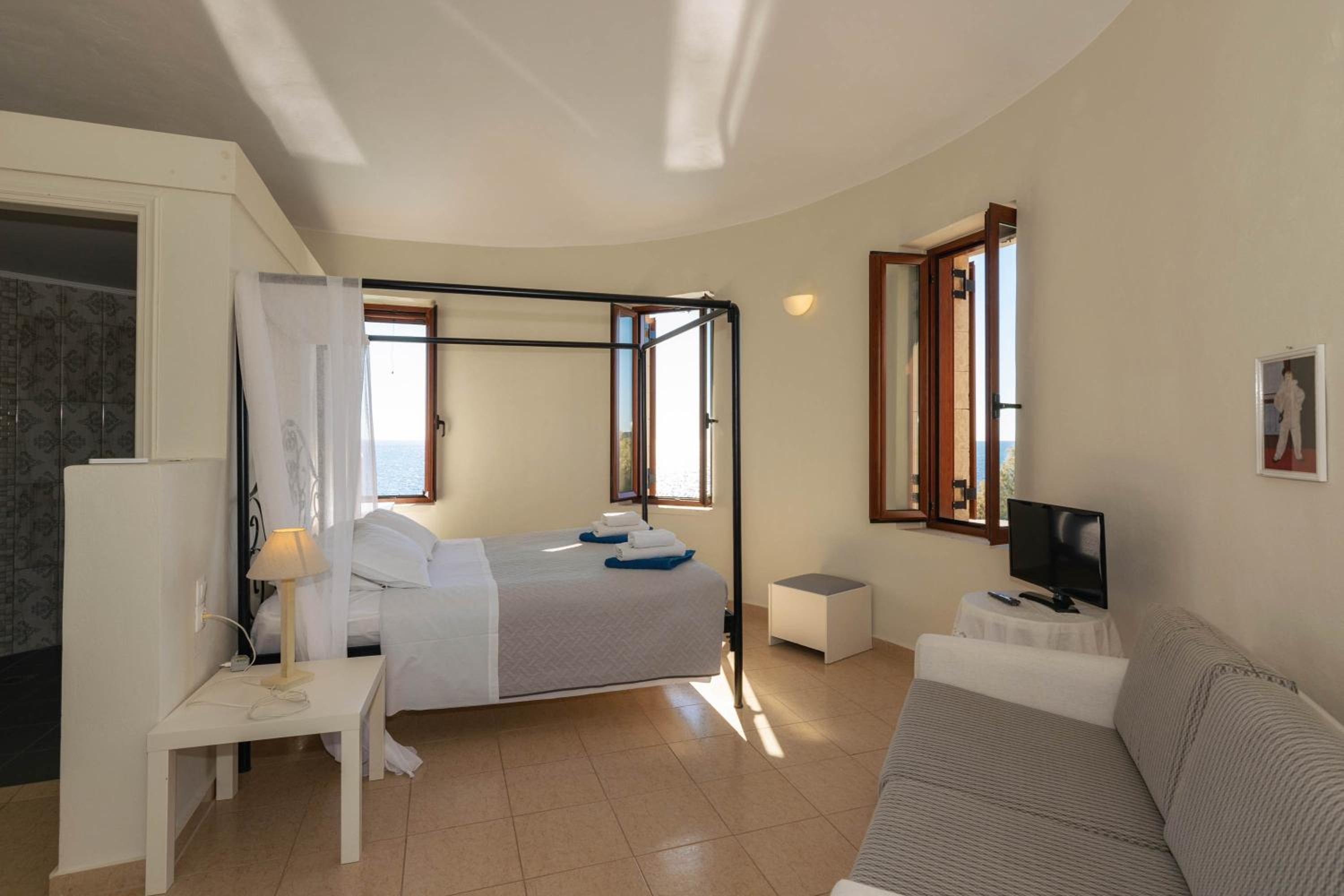 Armonia Seaside Villas