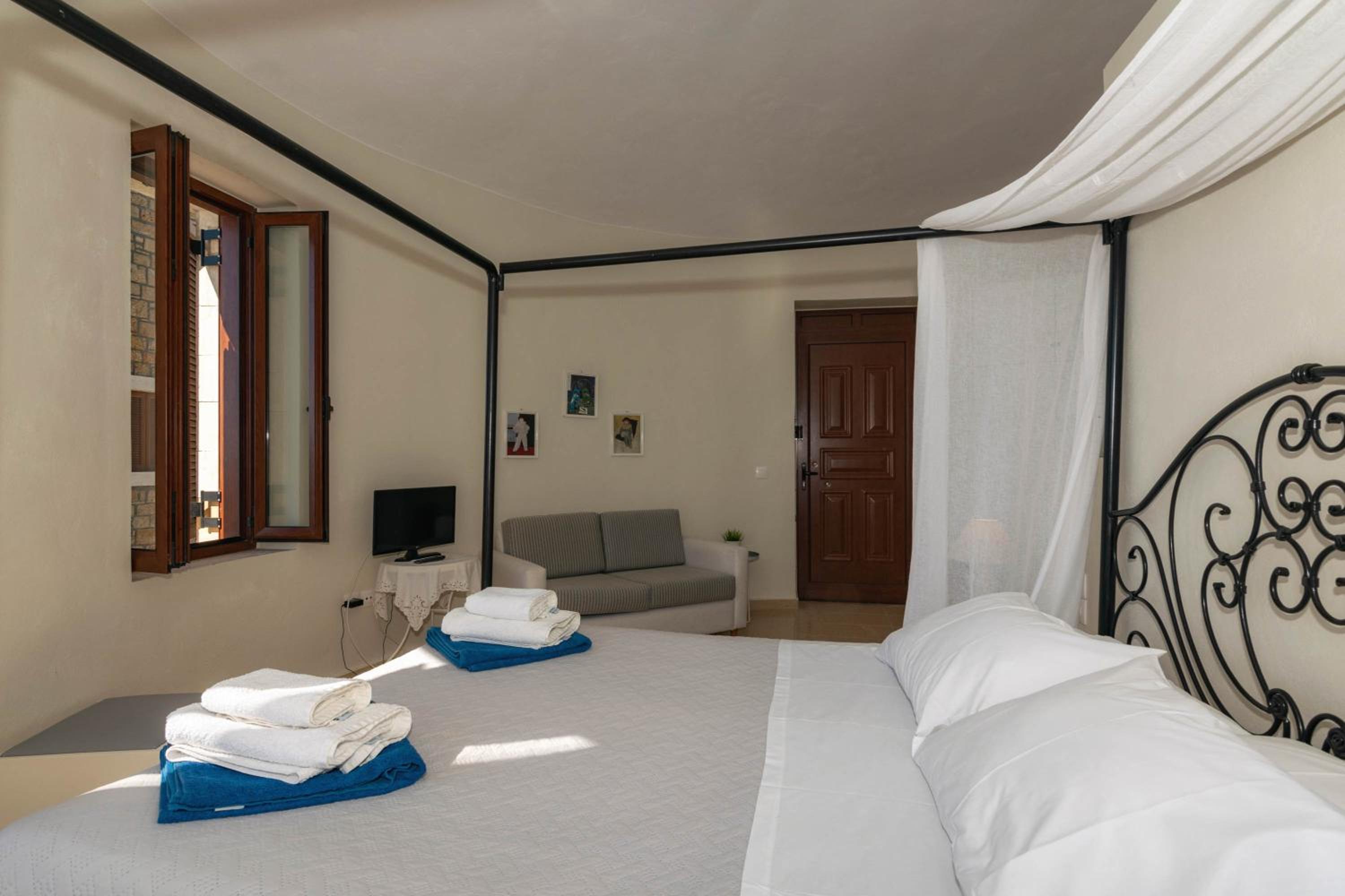 Armonia Seaside Villas