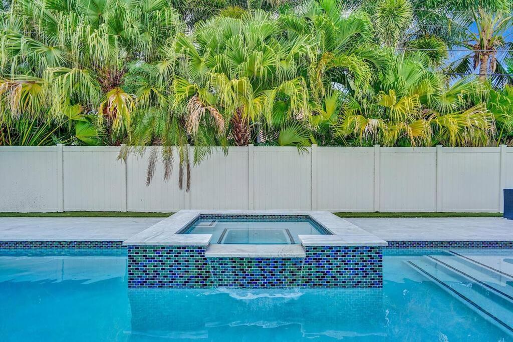 Stunning 4 Bedrm New Pool+Jacuzzi 1 Mile to Beach view 4