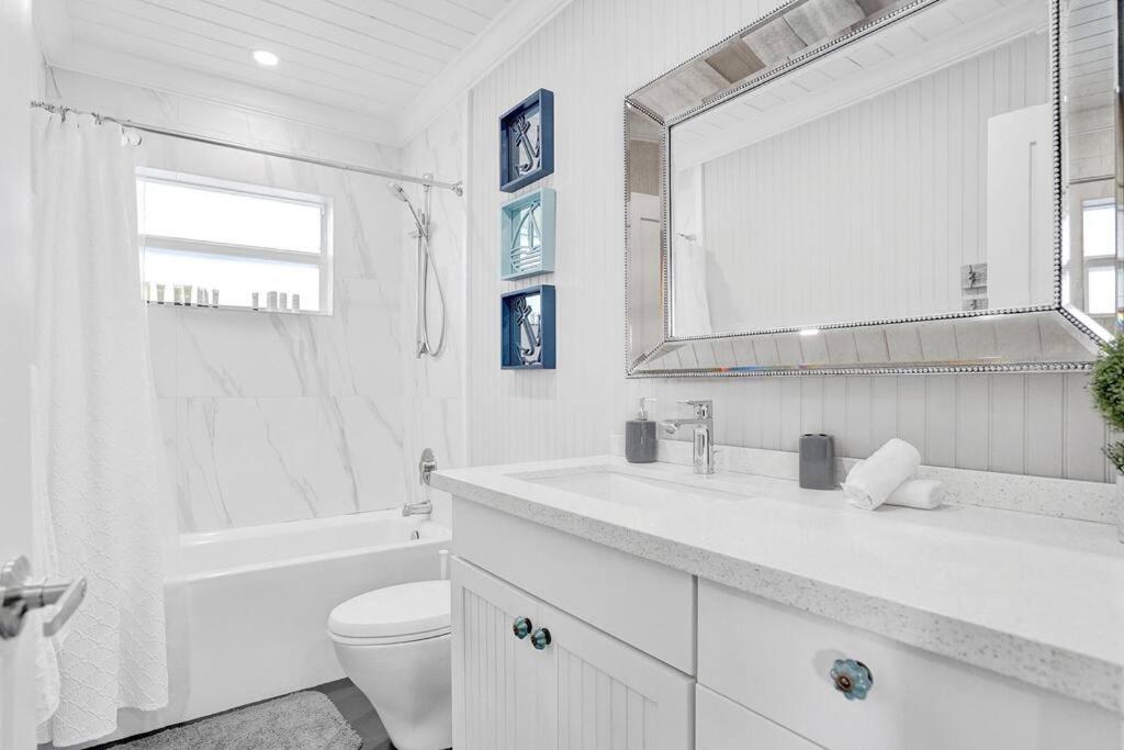 Stunning 4 Bedrm New Pool+Jacuzzi 1 Mile to Beach view 5