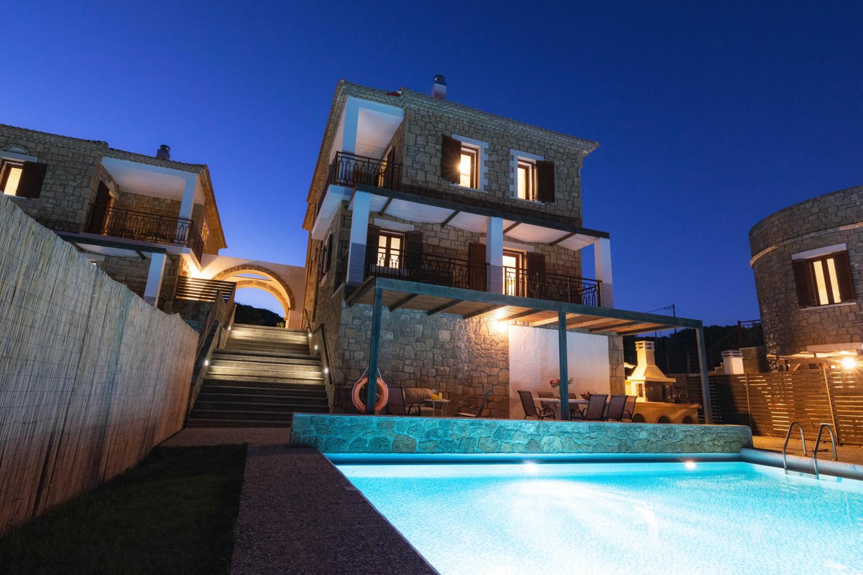 Armonia Seaside Villas