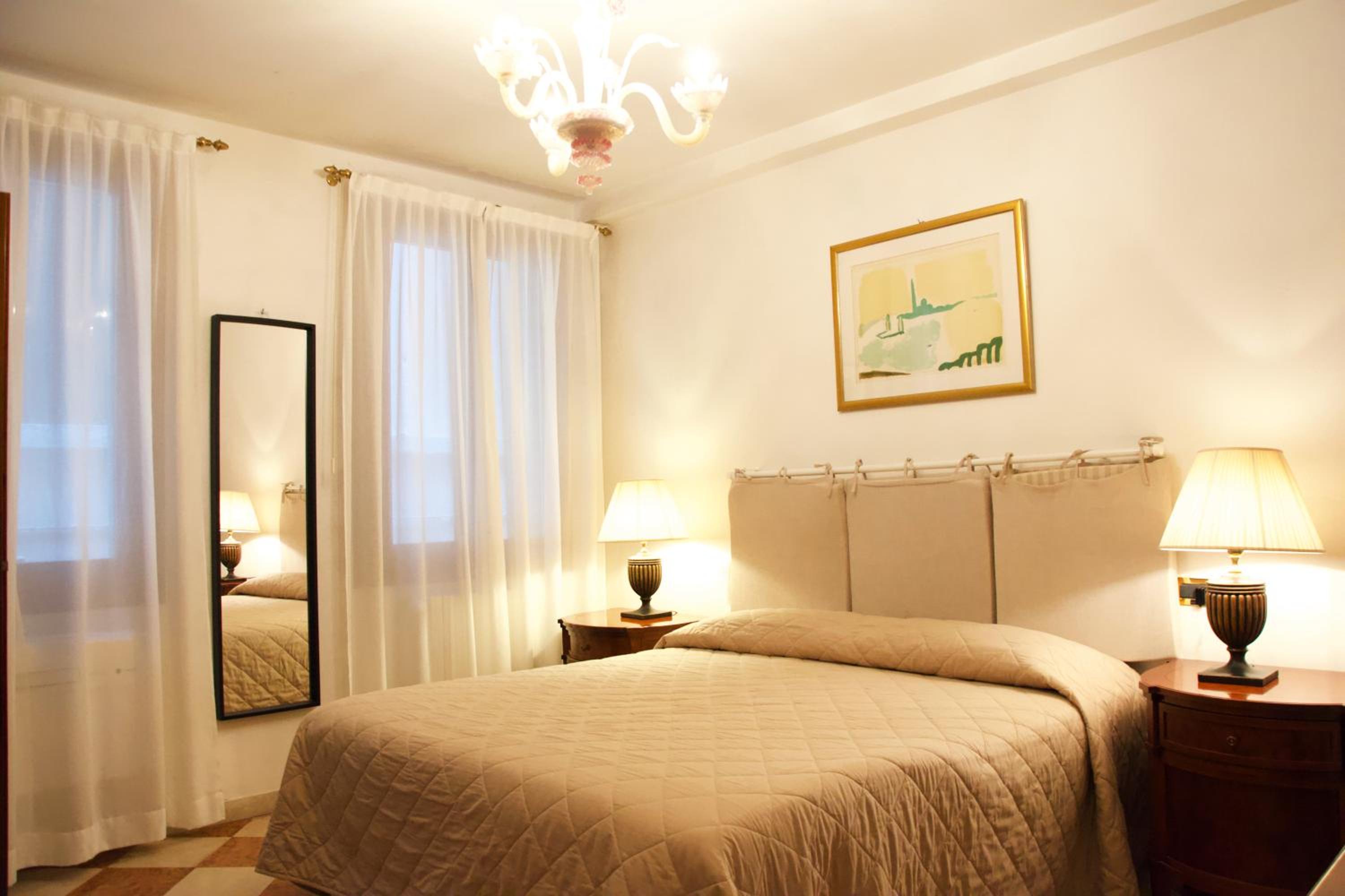 Anzolo Palace - Rooms & Apartments