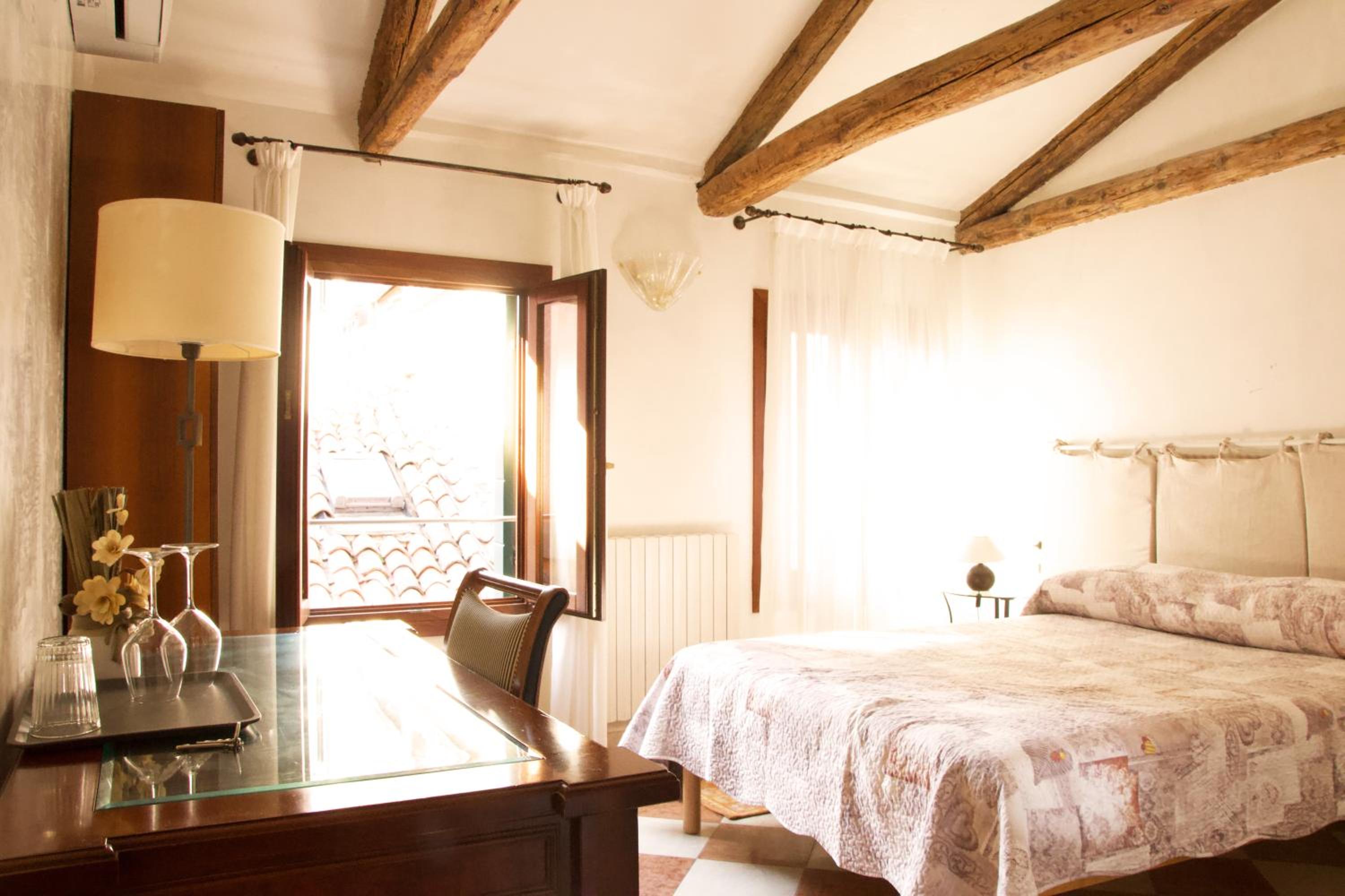 Anzolo Palace - Rooms & Apartments