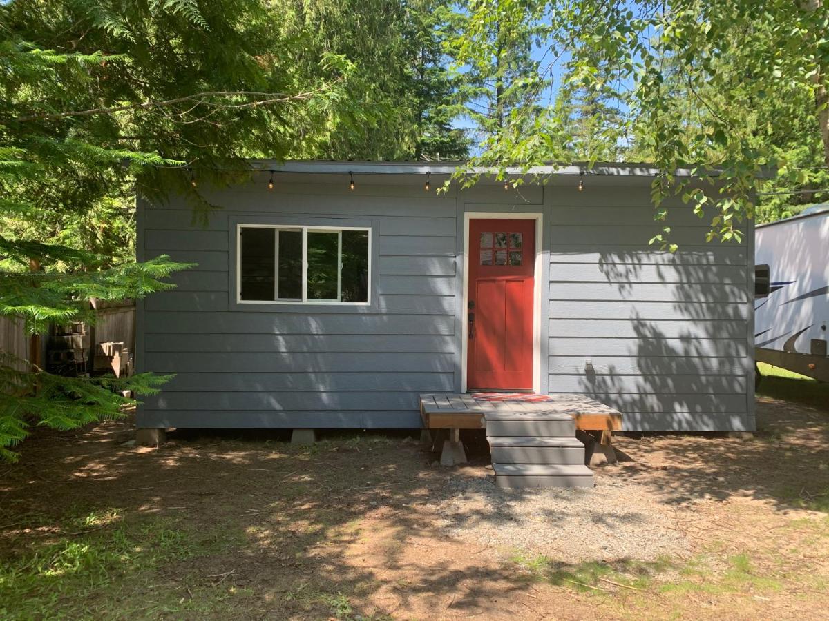 Beautiful Bungalow and Bunk House, Close to Lake view 3