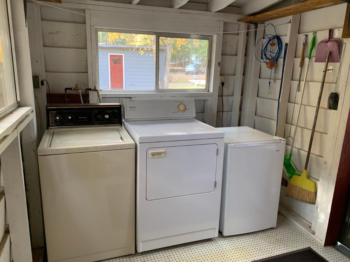 Beautiful Bungalow and Bunk House, Close to Lake view 5