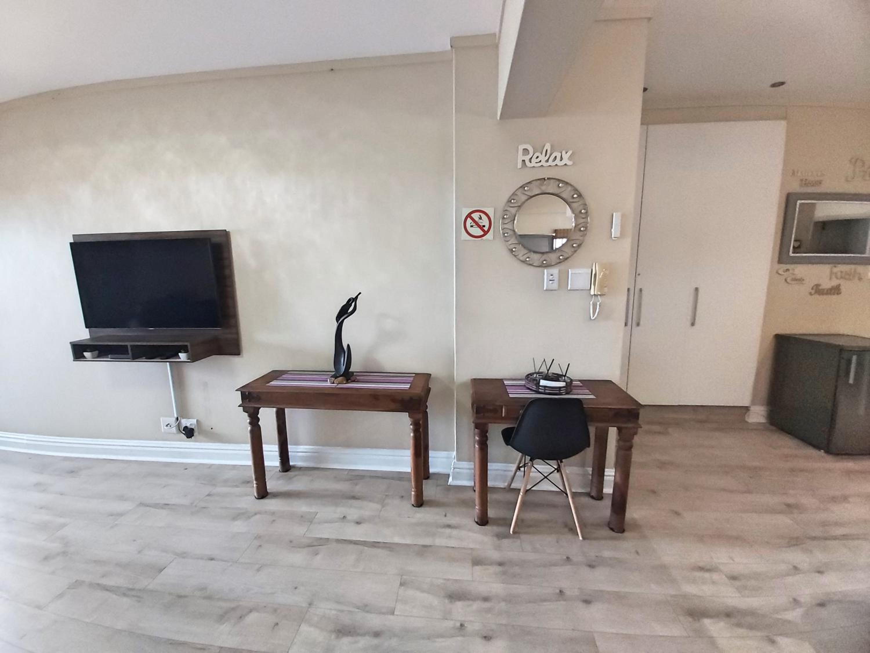 Whale Rock, Modern Beachfront Apartment view 5