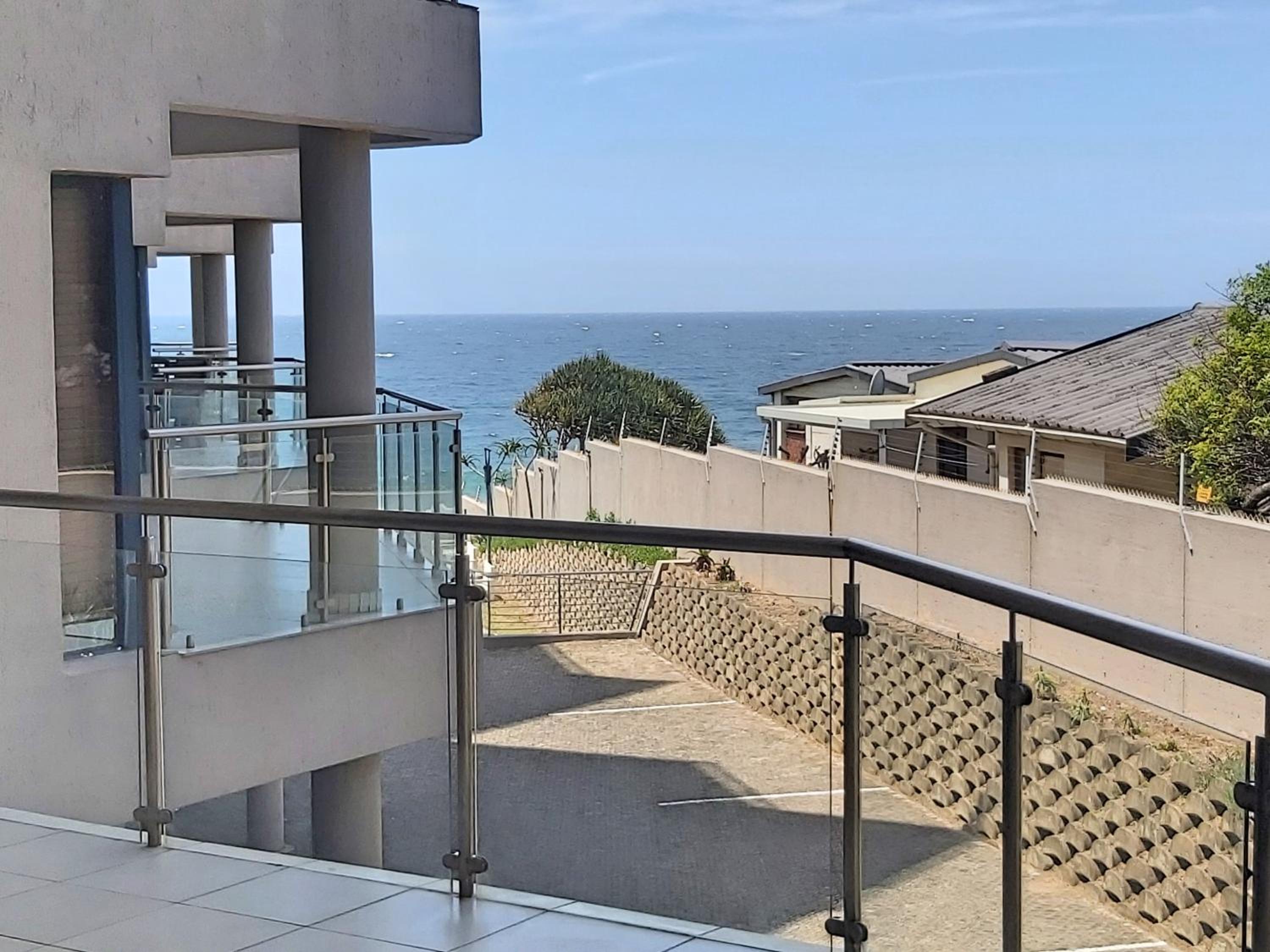 Whale Rock, Modern Beachfront Apartment view 4