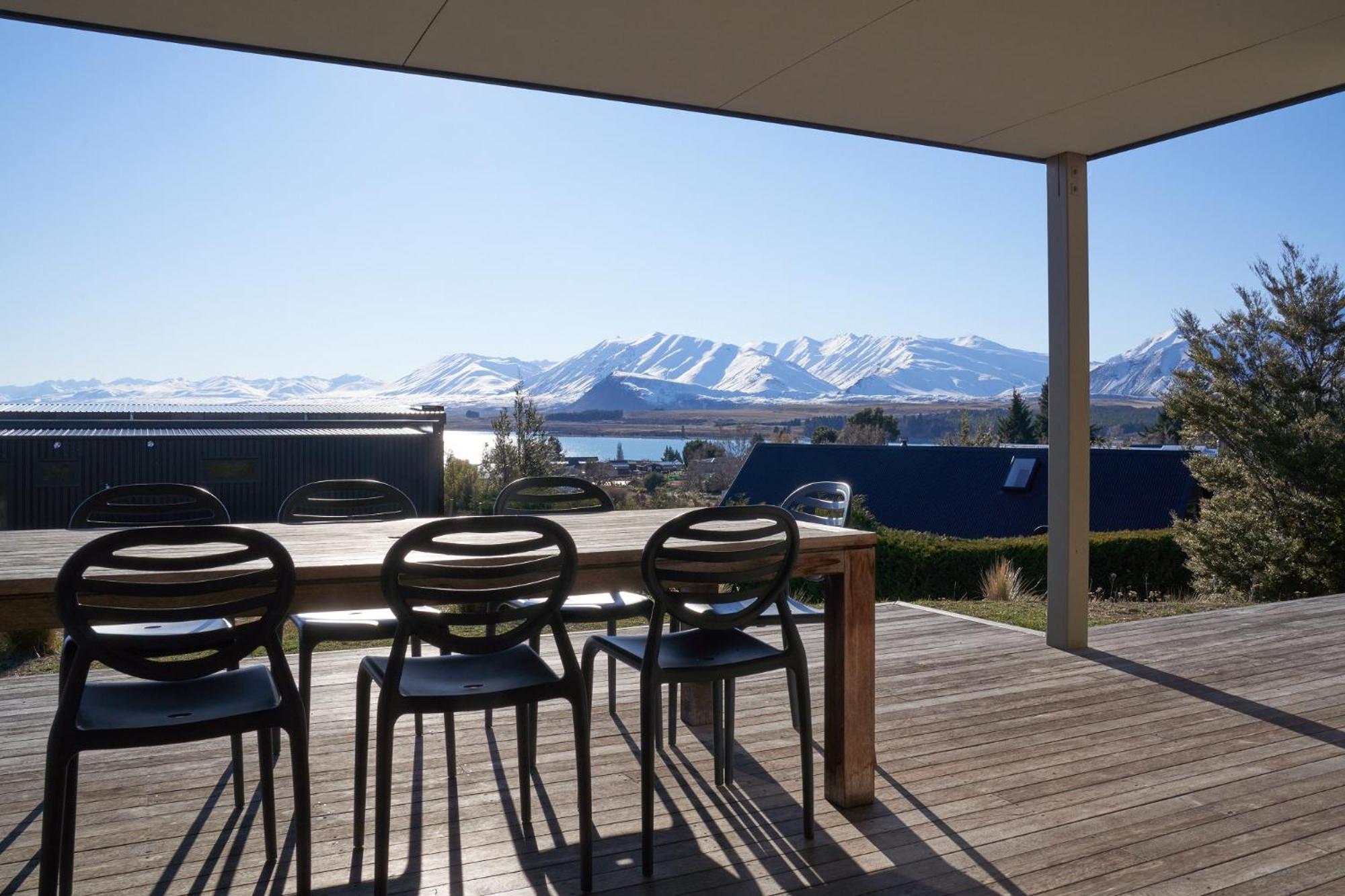 Takapō Escape - Lake Tekapo view 2