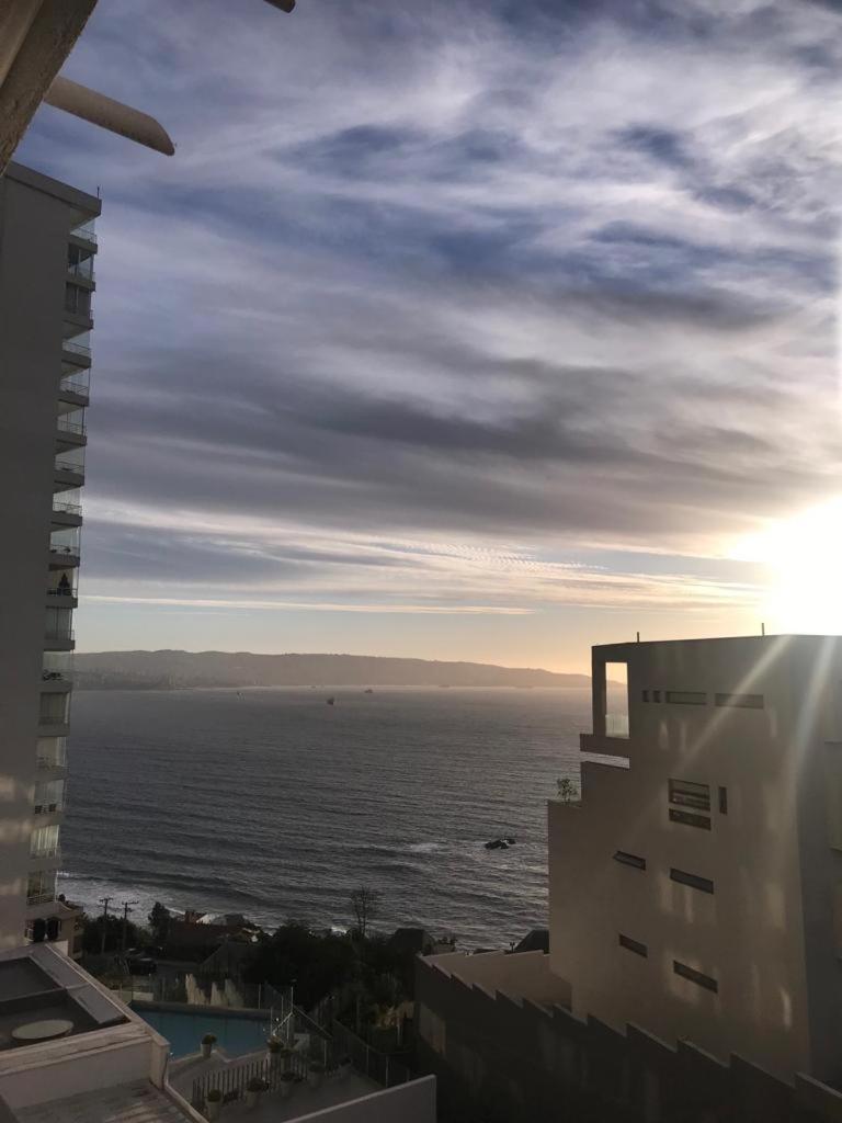 Depto. estudio con vista al mar
